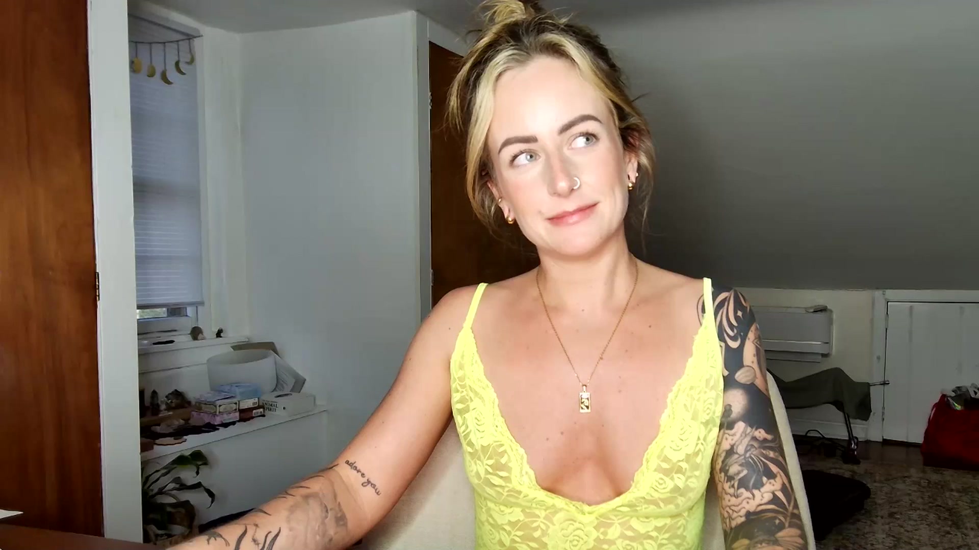 Gallery image thumbnail from Lena_bee's myfreecams stream on, 04/27/2025, 24:24 image 14 of 20