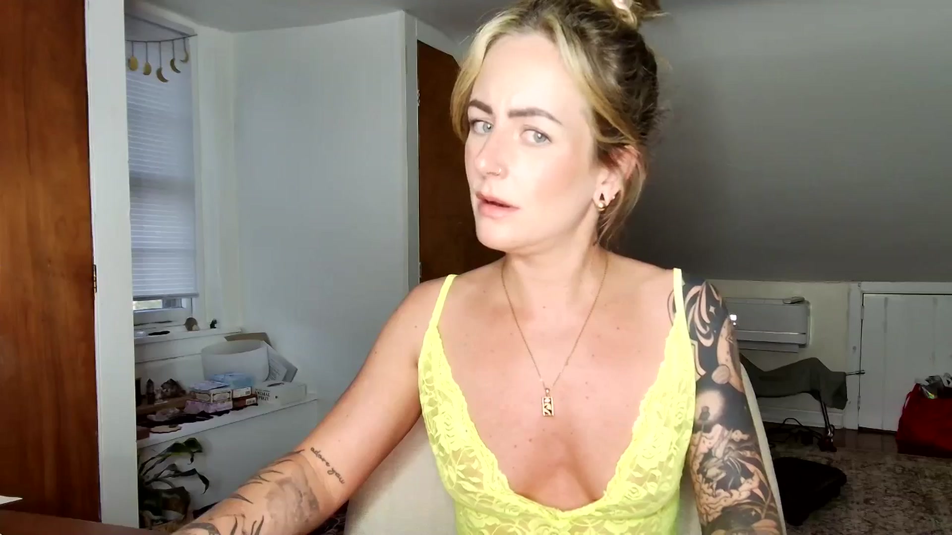 Gallery image thumbnail from Lena_bee's myfreecams stream on, 04/27/2025, 24:24 image 13 of 20