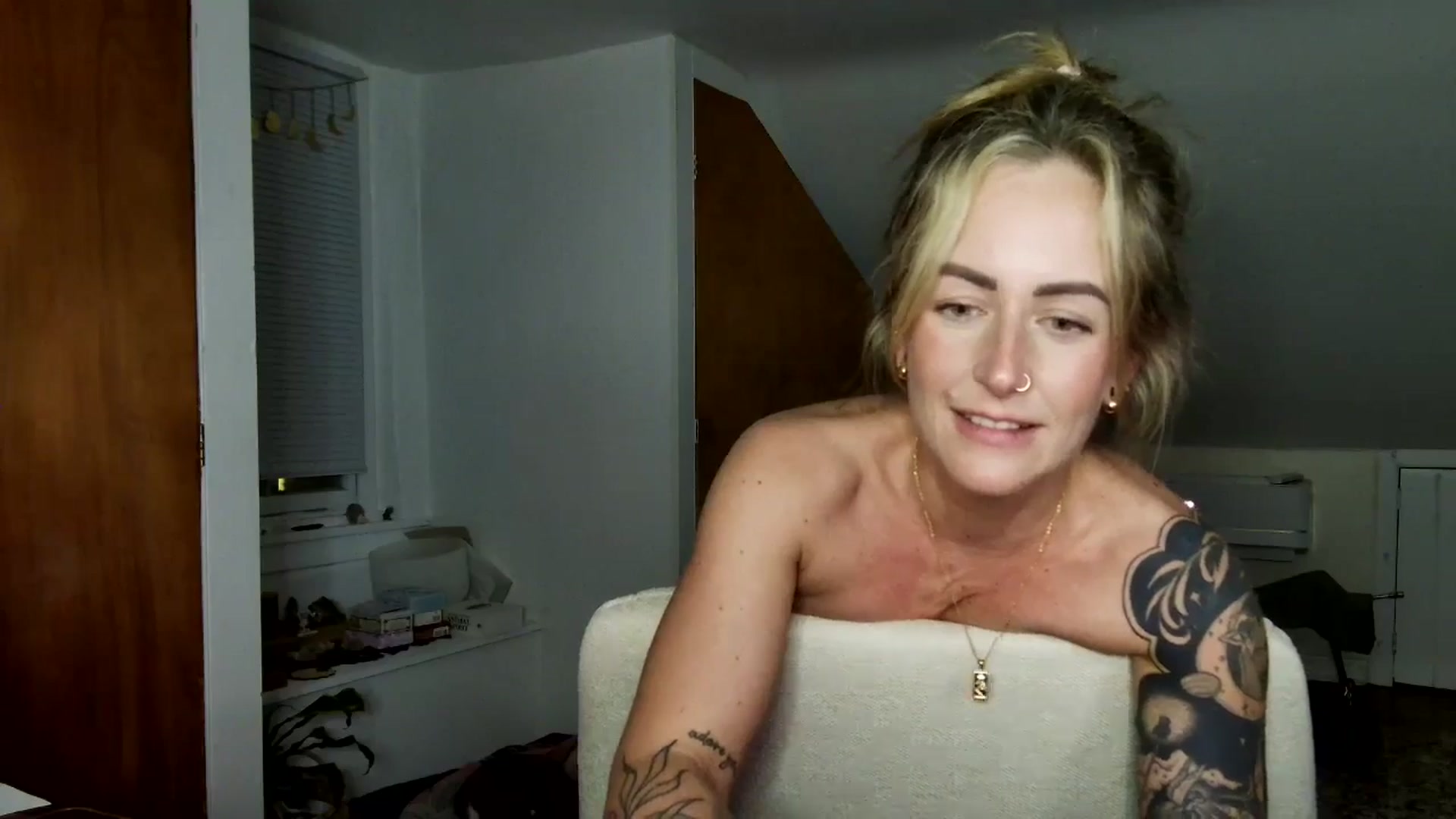Gallery image thumbnail from Lena_bee's myfreecams stream on, 04/27/2025, 03:39 image 9 of 20
