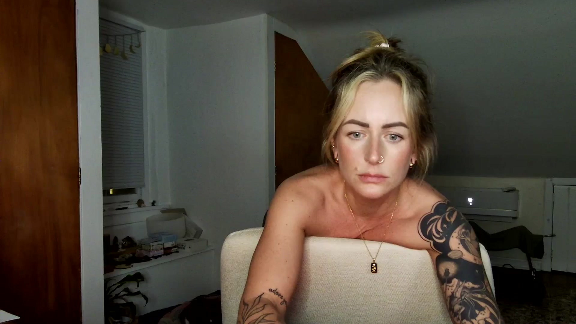Gallery image thumbnail from Lena_bee's myfreecams stream on, 04/27/2025, 03:39 image 17 of 20