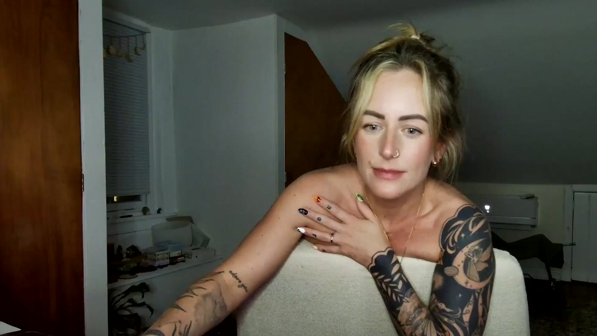 Gallery image thumbnail from Lena_bee's myfreecams stream on, 04/27/2025, 03:39 image 10 of 20