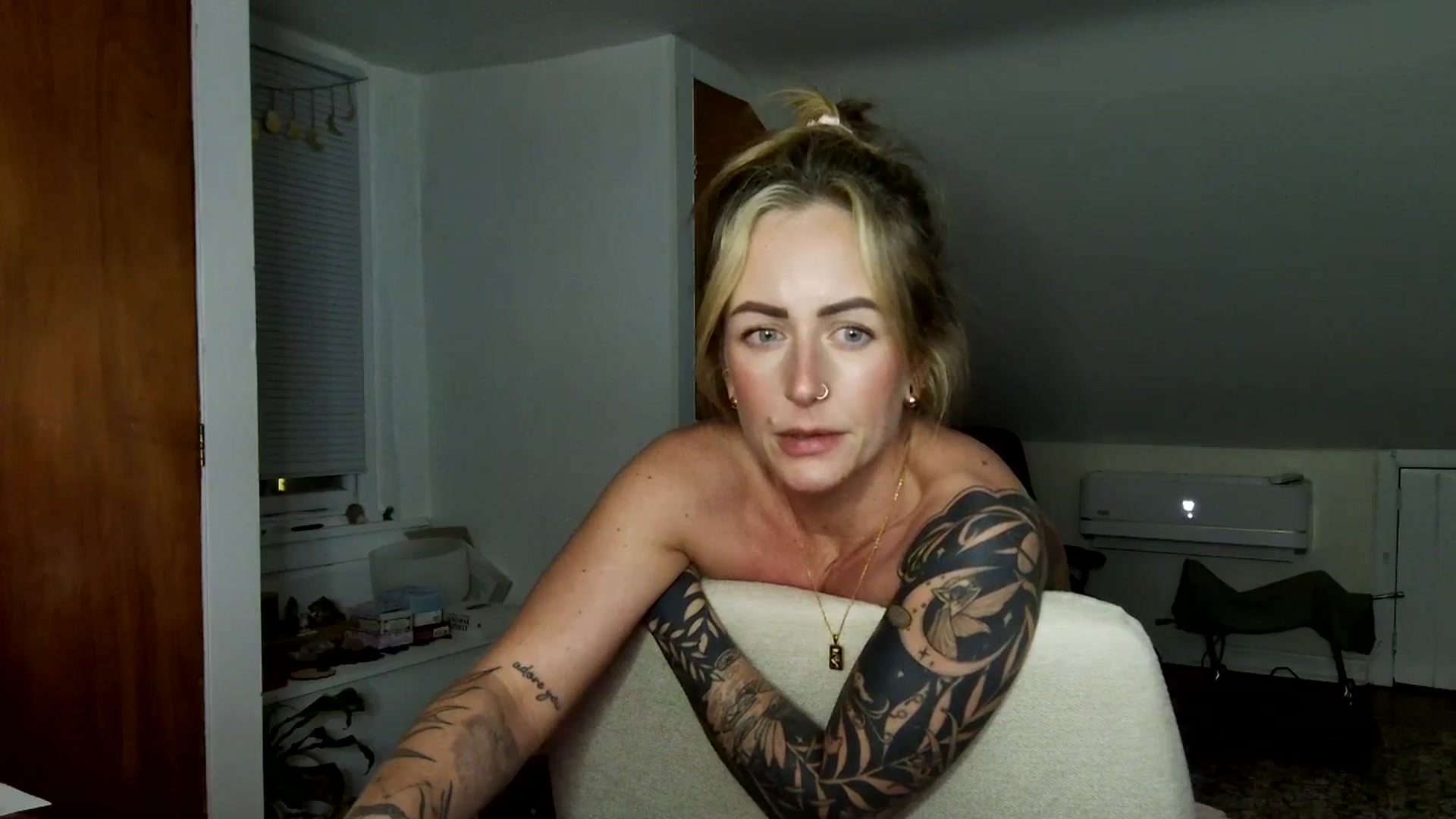 Gallery image thumbnail from Lena_bee's myfreecams stream on, 04/27/2025, 03:39 image 16 of 20