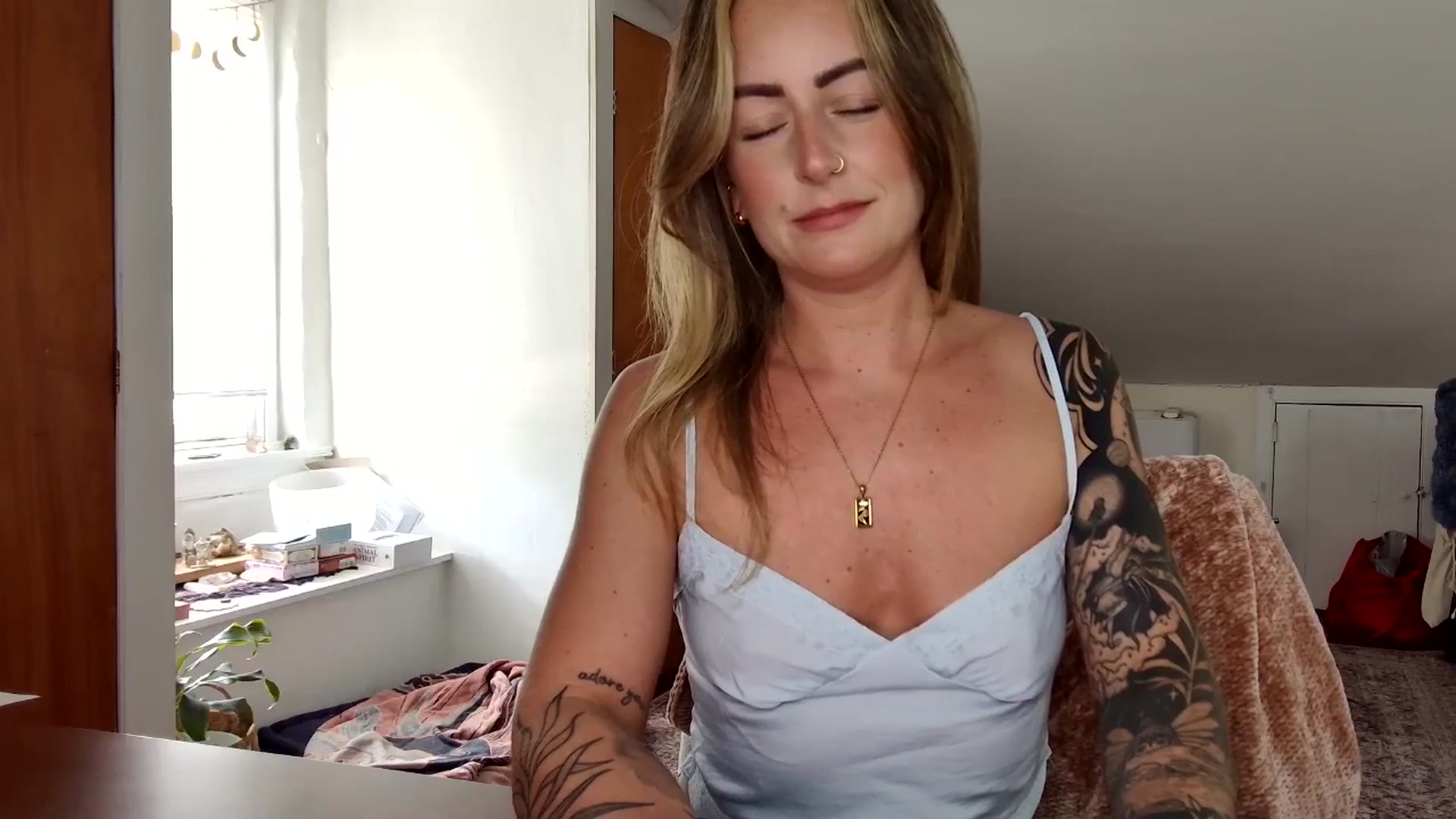 Gallery image thumbnail from Lena_bee's myfreecams stream on, 04/29/2025, 16:33 image 8 of 20