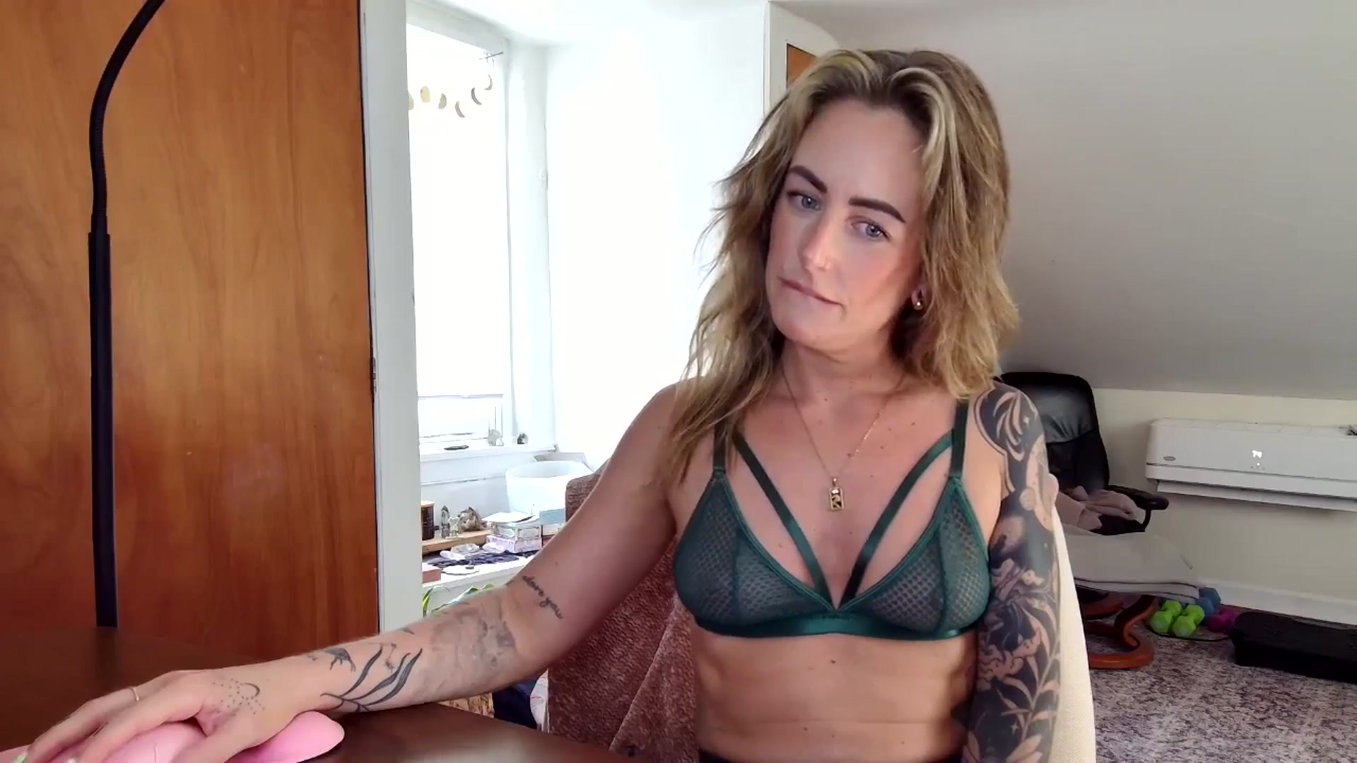Gallery image thumbnail from Lena_bee's myfreecams stream on, 05/02/2025, 20:46 image 9 of 20