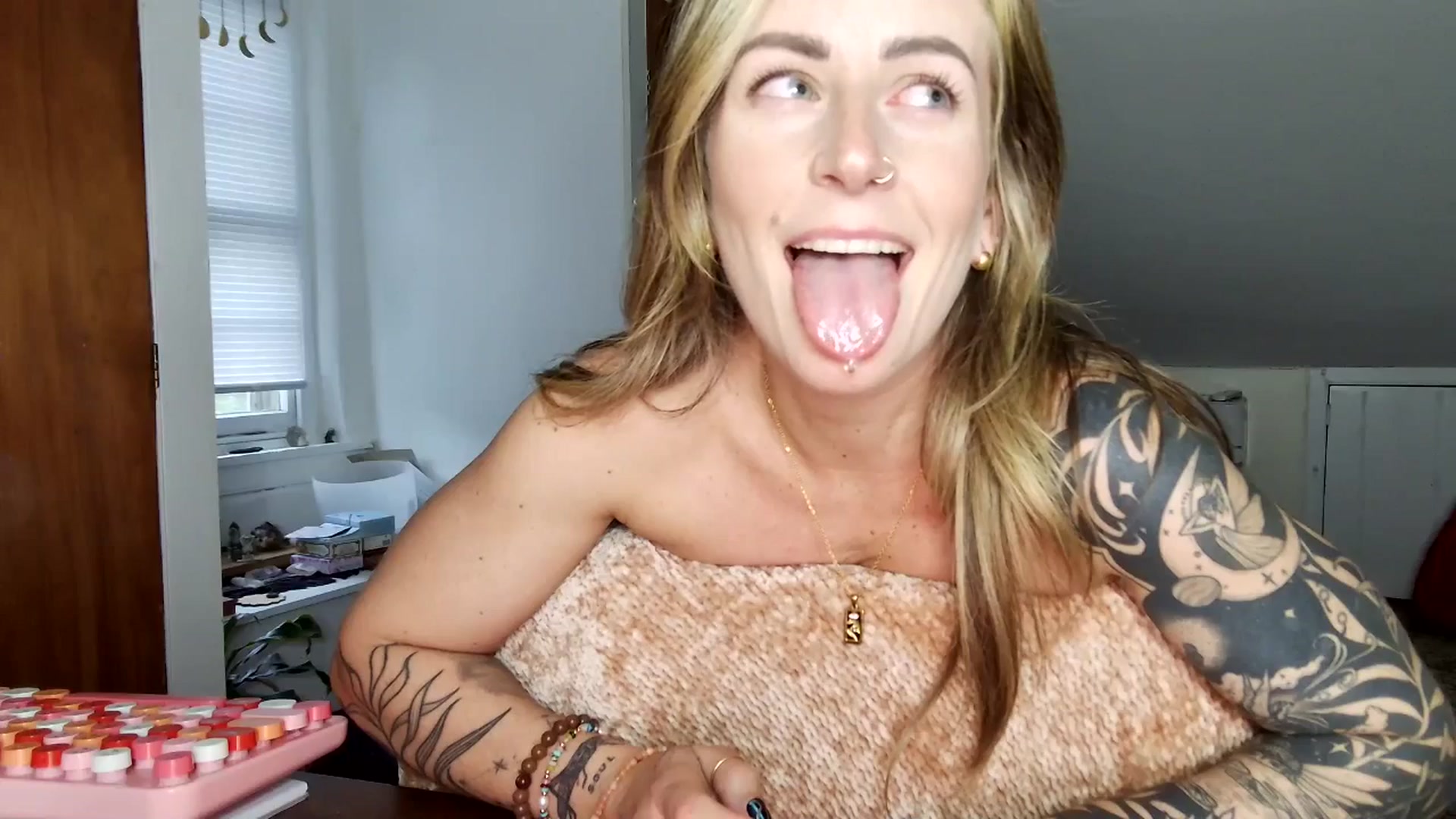 Gallery image thumbnail from Lena_bee's myfreecams stream on, 05/10/2025, 24:07 image 4 of 20