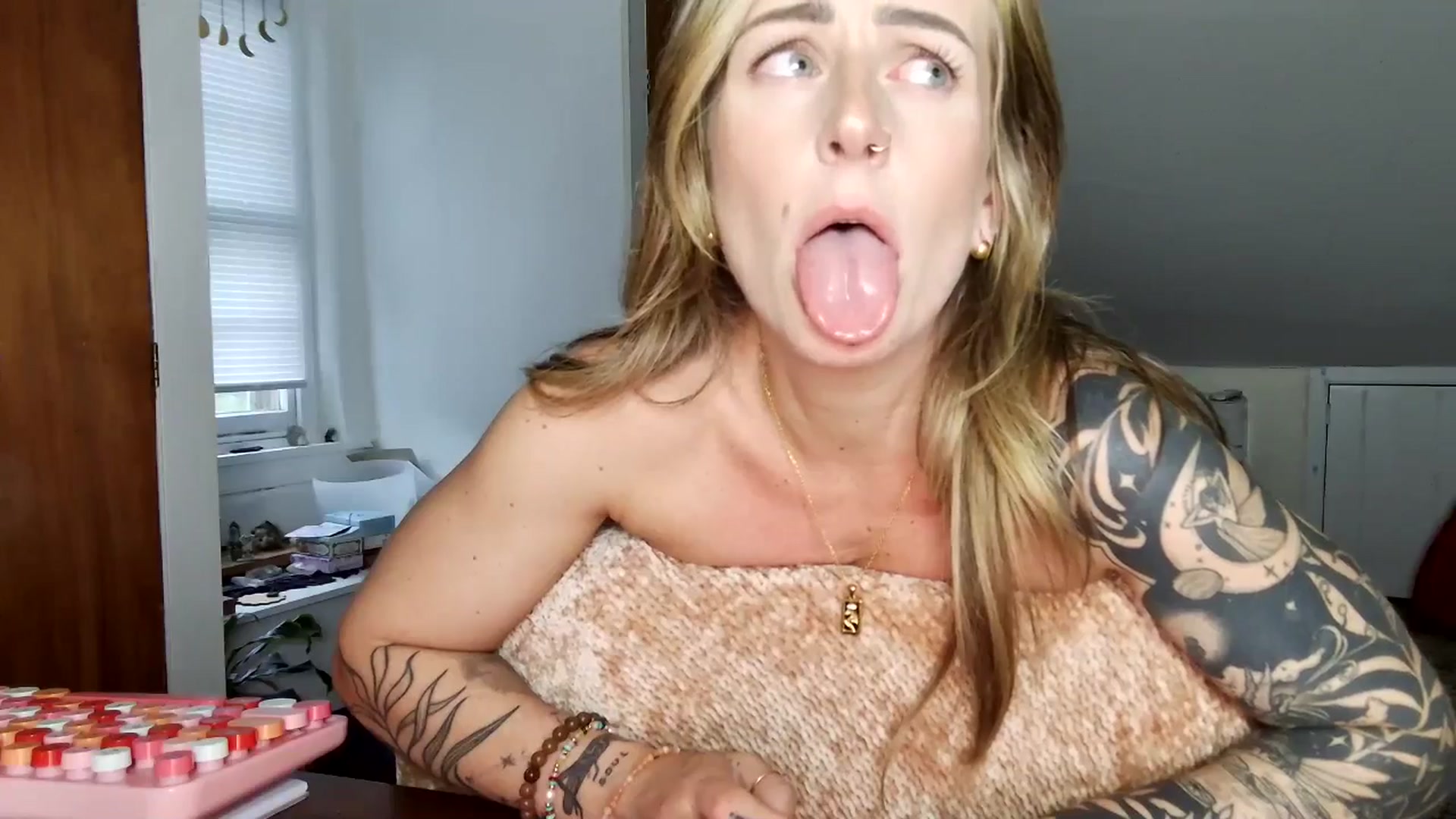 Gallery image thumbnail from Lena_bee's myfreecams stream on, 05/10/2025, 24:07 image 3 of 20