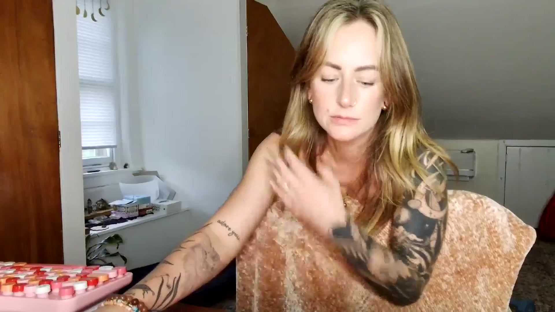 Gallery image thumbnail from Lena_bee's myfreecams stream on, 05/10/2025, 24:07 image 15 of 20