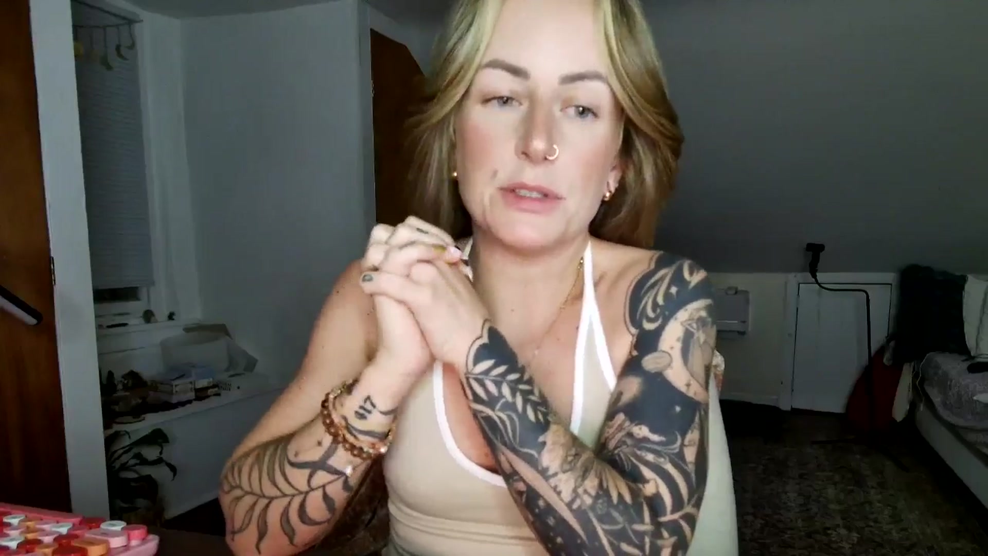 Gallery image thumbnail from Lena_bee's myfreecams stream on, 05/16/2025, 04:20 image 2 of 20