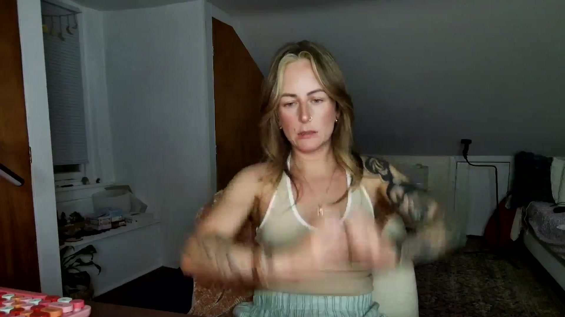 Gallery image thumbnail from Lena_bee's myfreecams stream on, 05/16/2025, 04:20 image 17 of 20