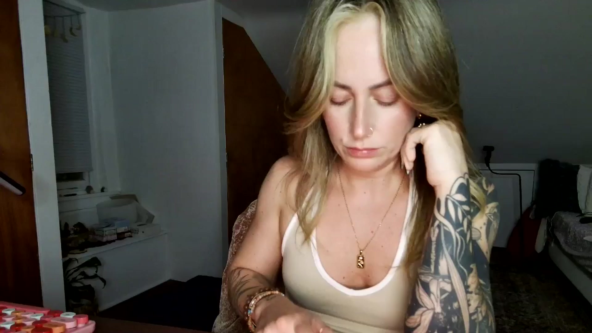 Gallery image thumbnail from Lena_bee's myfreecams stream on, 05/16/2025, 06:05 image 1 of 20