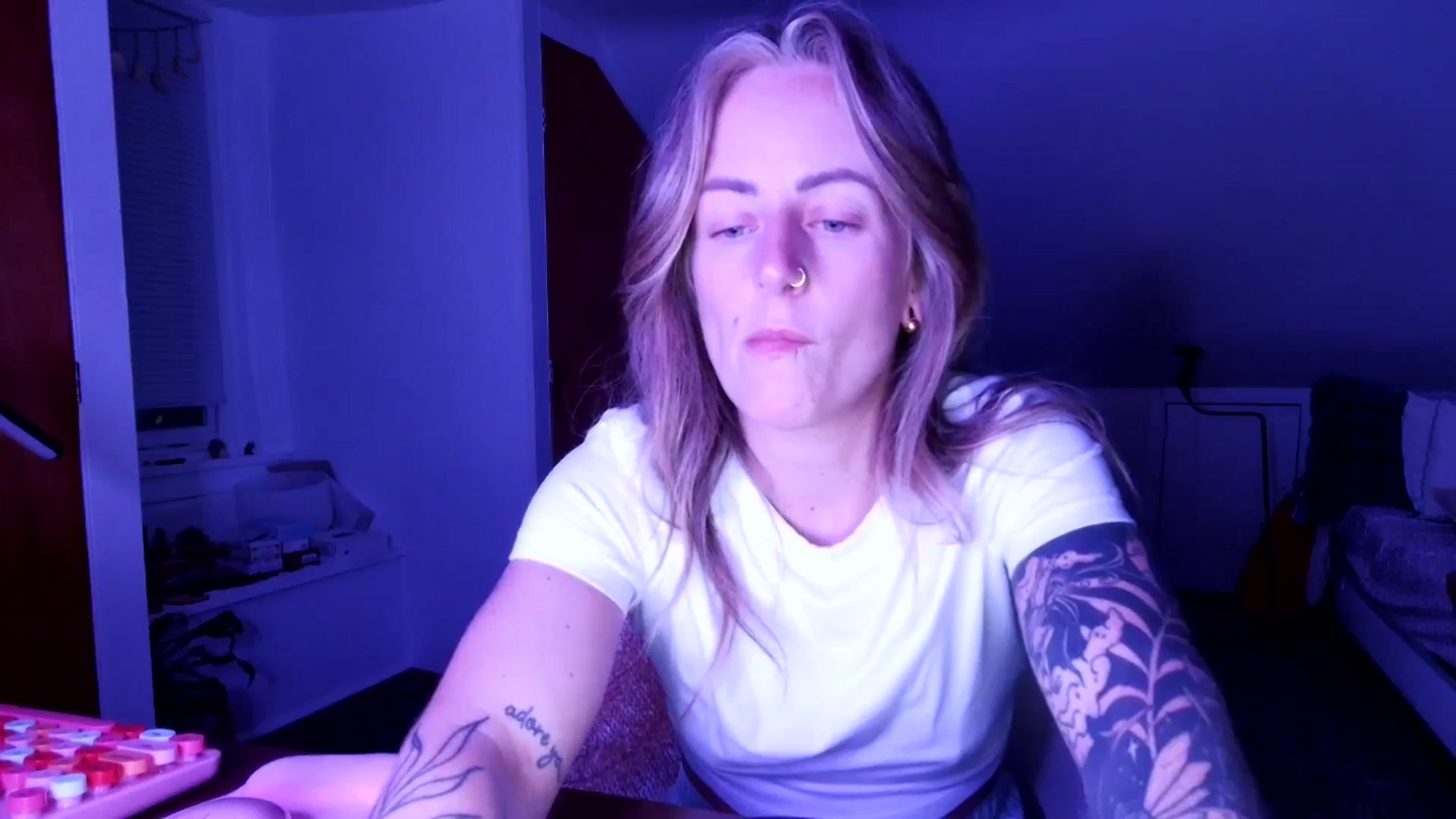 Gallery image thumbnail from Lena_bee's myfreecams stream on, 05/16/2025, 07:17 image 15 of 20