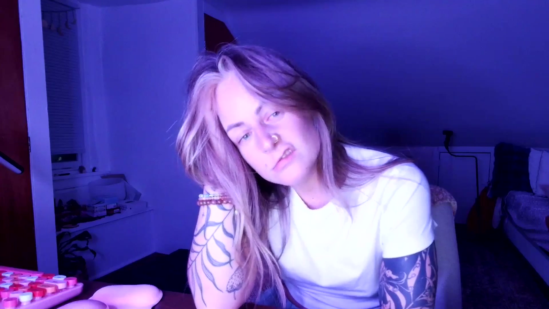 Gallery image thumbnail from Lena_bee's myfreecams stream on, 05/16/2025, 07:17 image 16 of 20