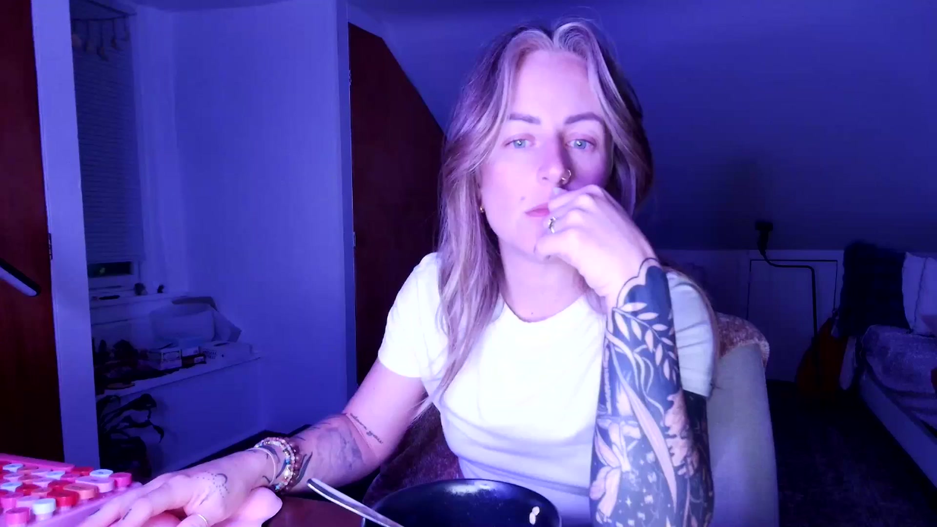 Gallery image thumbnail from Lena_bee's myfreecams stream on, 05/16/2025, 07:17 image 12 of 20