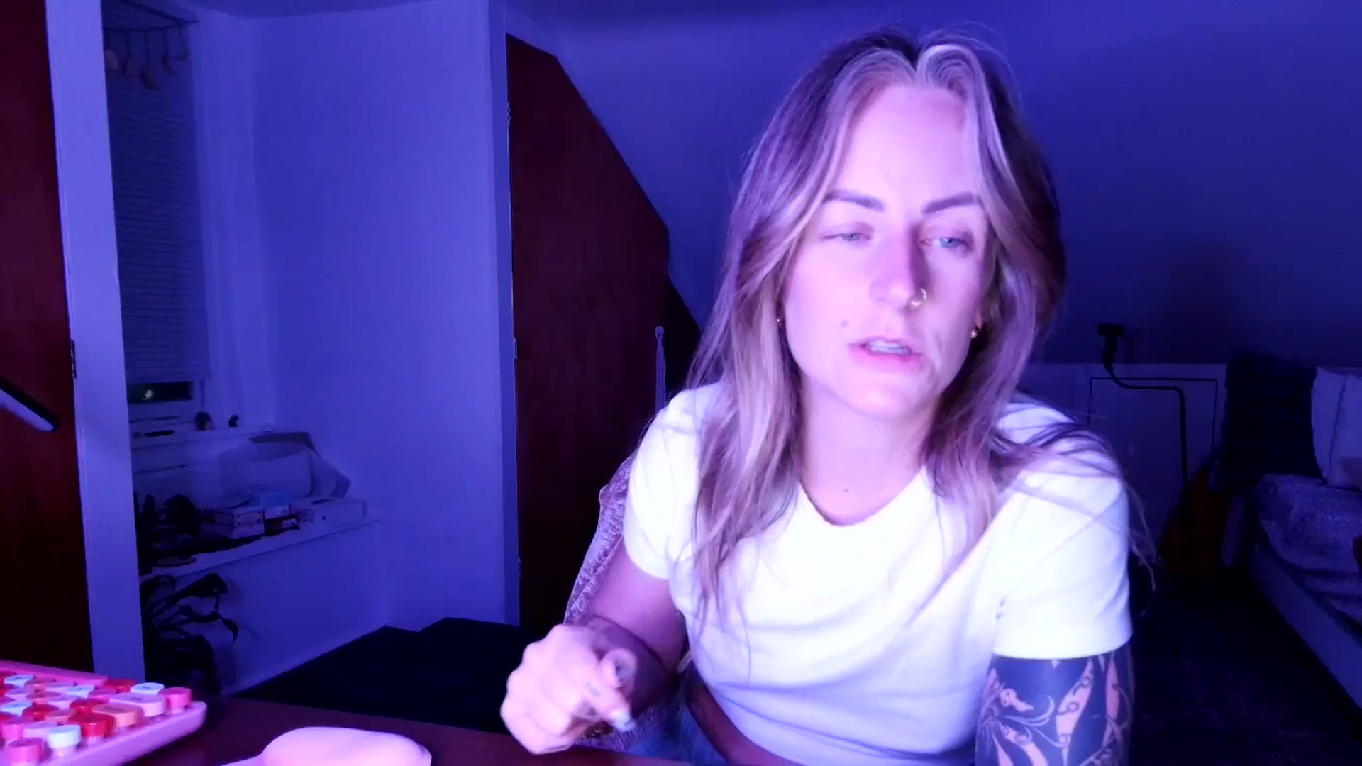 Gallery image thumbnail from Lena_bee's myfreecams stream on, 05/16/2025, 07:17 image 19 of 20