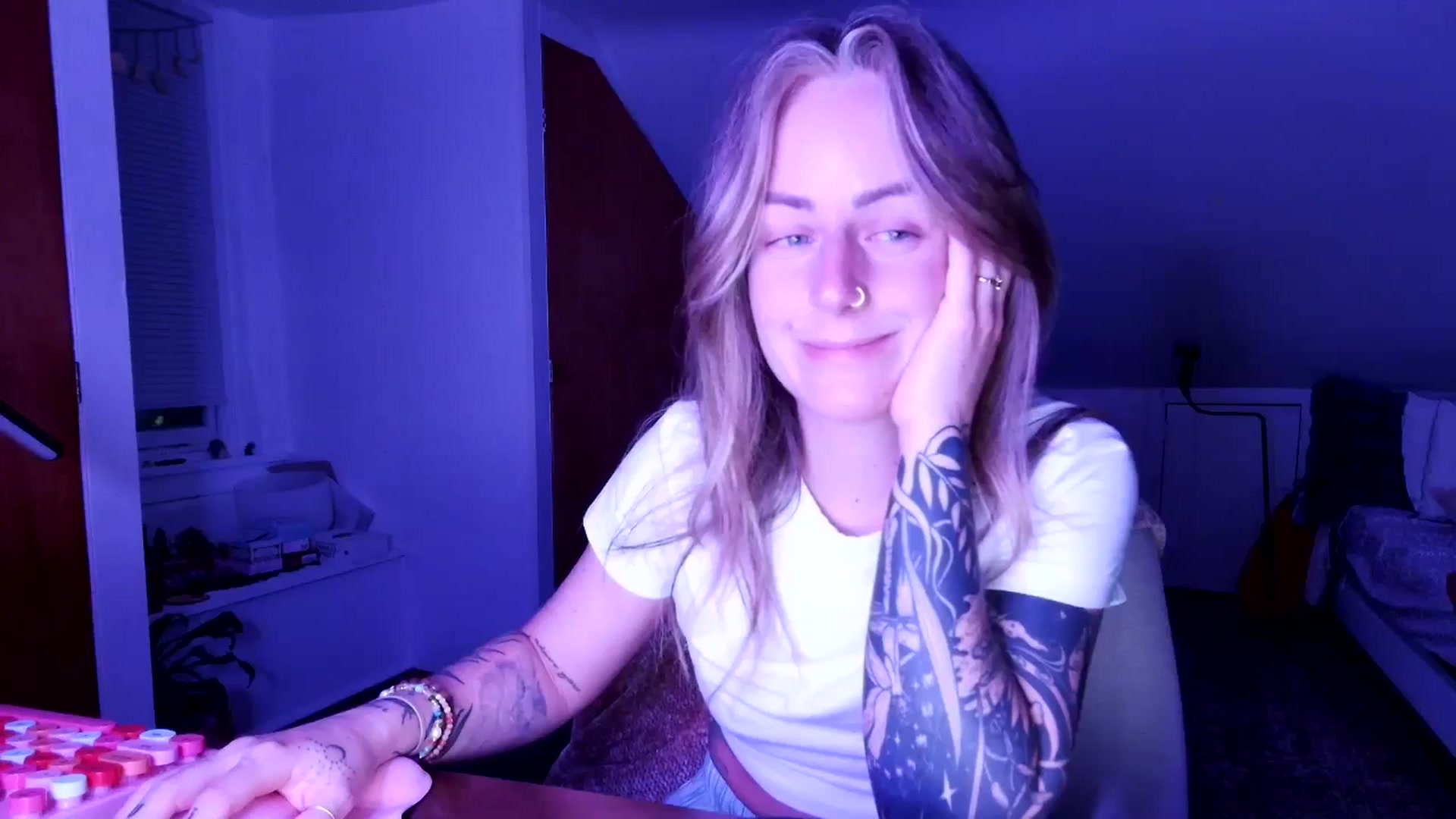 Gallery image thumbnail from Lena_bee's myfreecams stream on, 05/16/2025, 07:17 image 17 of 20