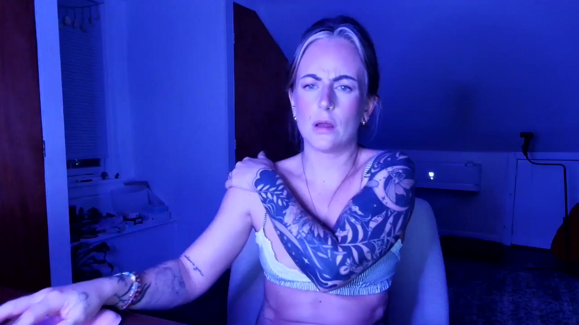 Gallery image thumbnail from Lena_bee's myfreecams stream on, 05/17/2025, 06:16 image 1 of 20