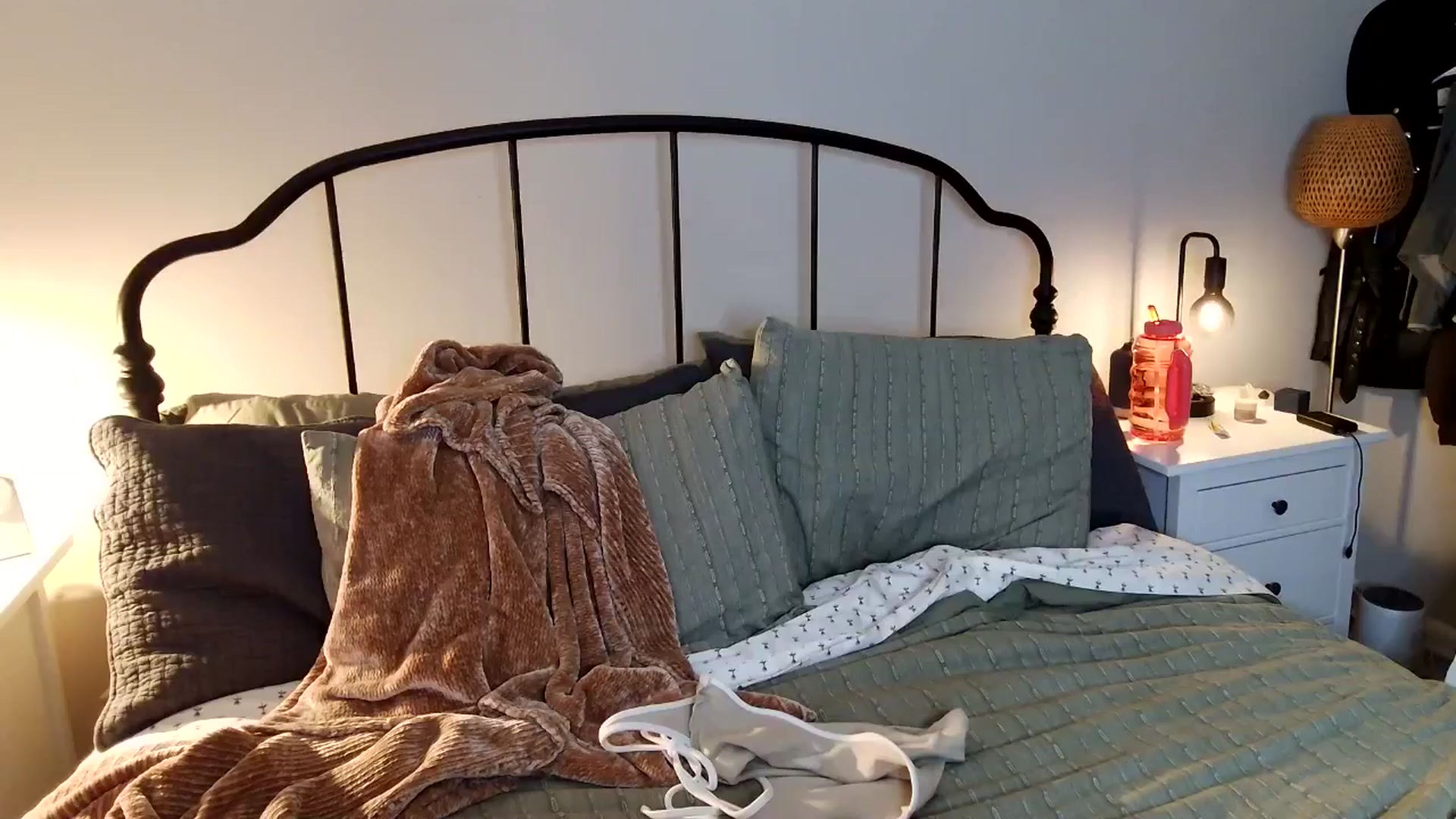 Gallery image thumbnail from Lena_bee's myfreecams stream on, 05/31/2025, 24:29 image 19 of 20