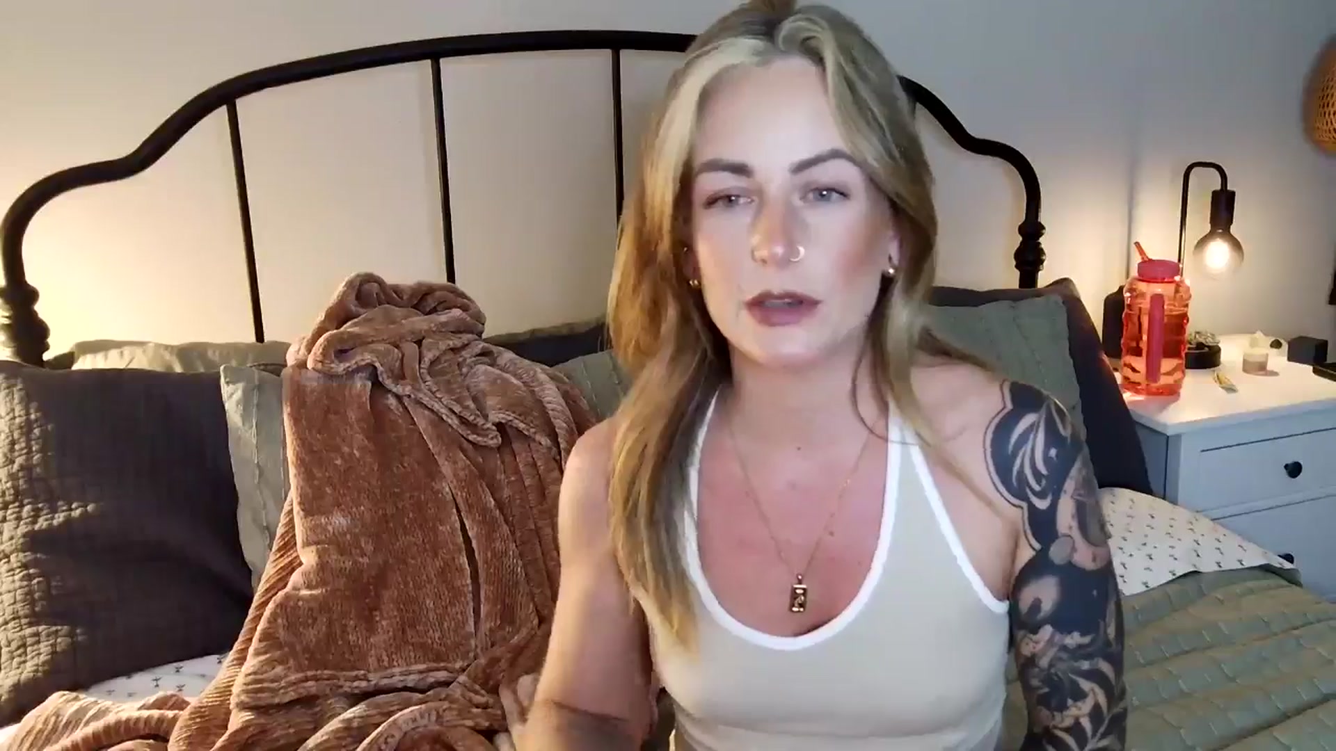 Gallery image thumbnail from Lena_bee's myfreecams stream on, 05/31/2025, 24:29 image 6 of 20