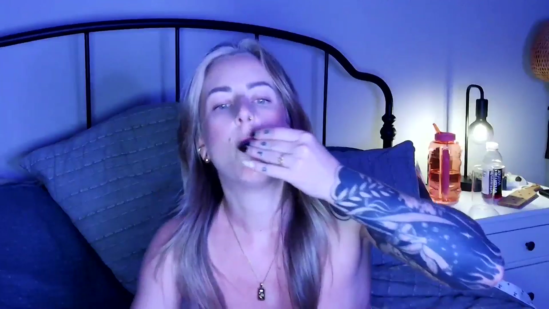 Gallery image thumbnail from Lena_bee's myfreecams stream on, 05/31/2025, 04:46 image 4 of 20