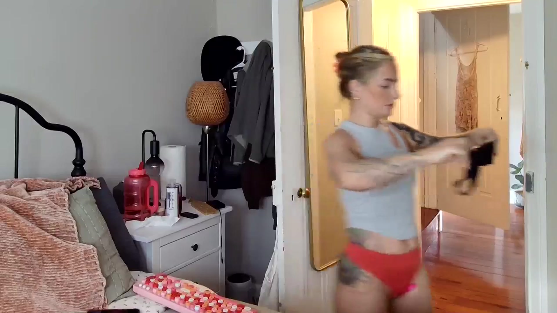 Gallery image thumbnail from Lena_bee's myfreecams stream on, 05/31/2025, 17:11 image 8 of 20