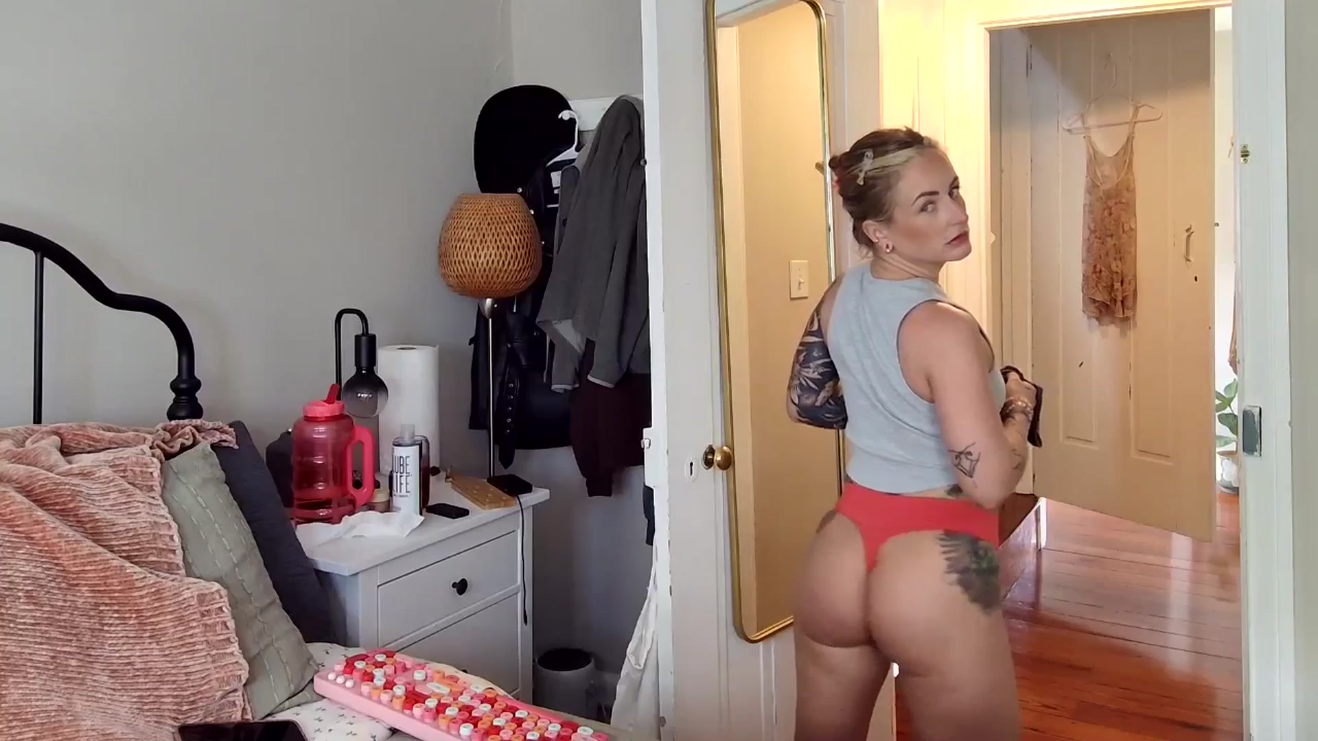 Gallery image thumbnail from Lena_bee's myfreecams stream on, 05/31/2025, 17:11 image 6 of 20