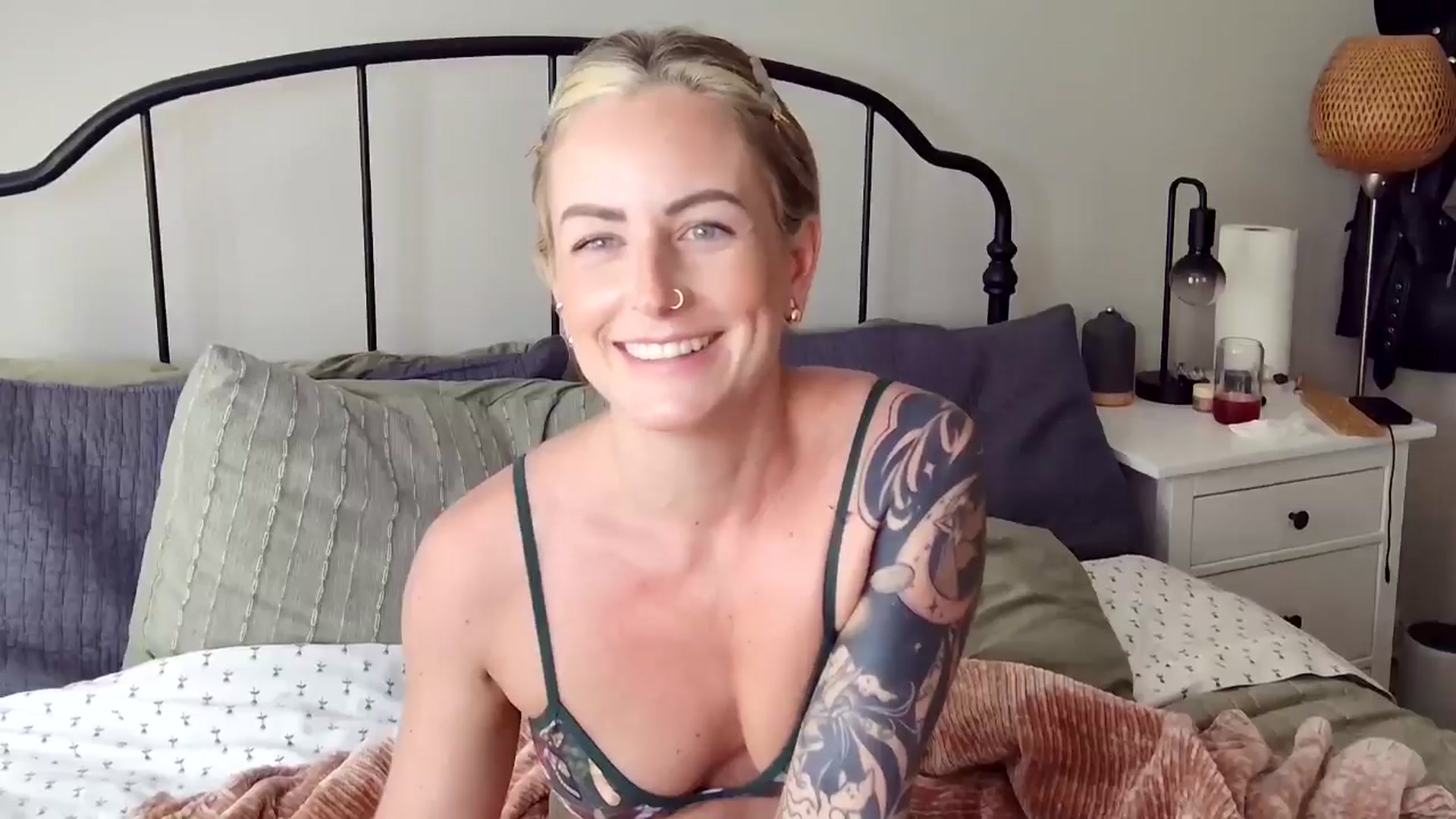 Gallery image thumbnail from Lena_bee's myfreecams stream on, 05/31/2025, 19:44 image 6 of 20