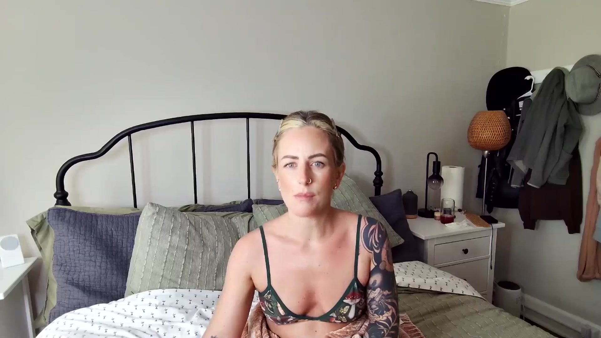 Gallery image thumbnail from Lena_bee's myfreecams stream on, 05/31/2025, 19:44 image 12 of 20
