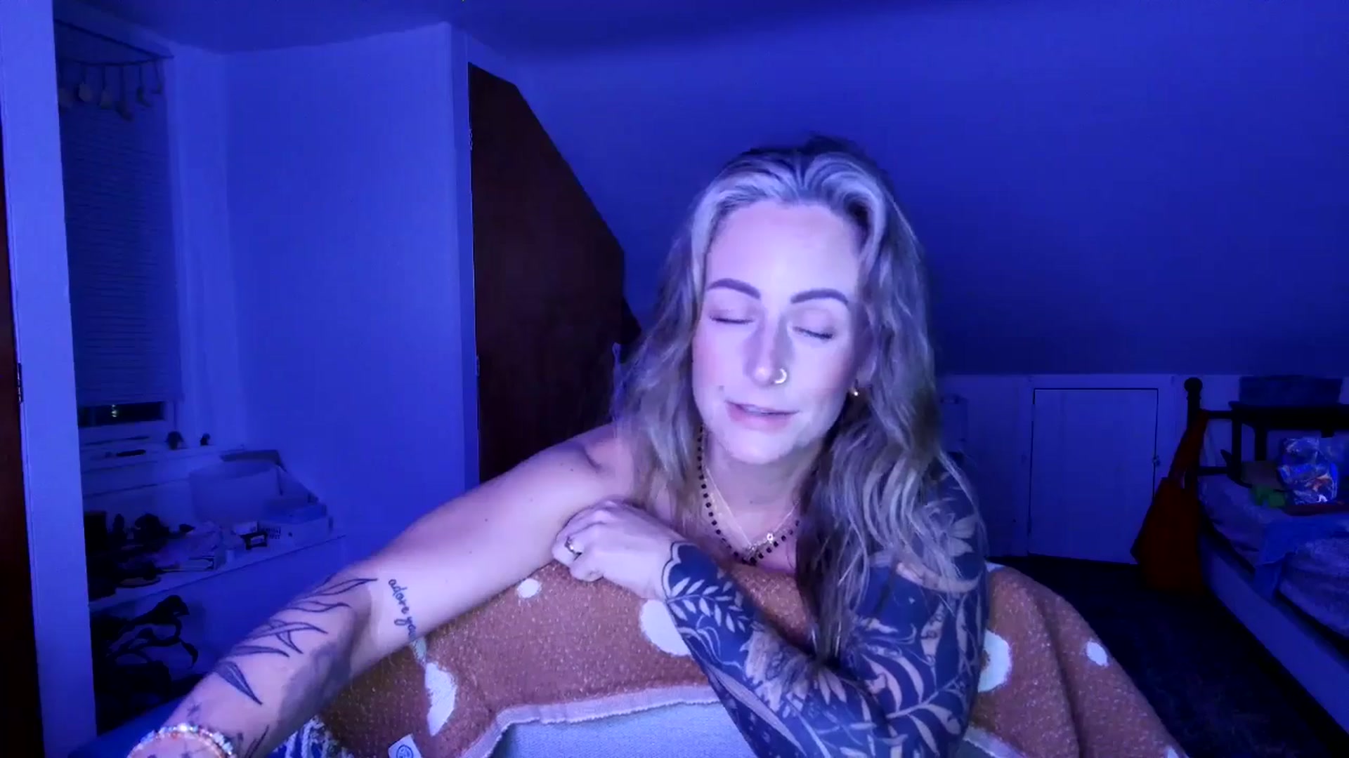 Gallery image thumbnail from Lena_bee's myfreecams stream on, 06/08/2025, 03:43 image 12 of 20