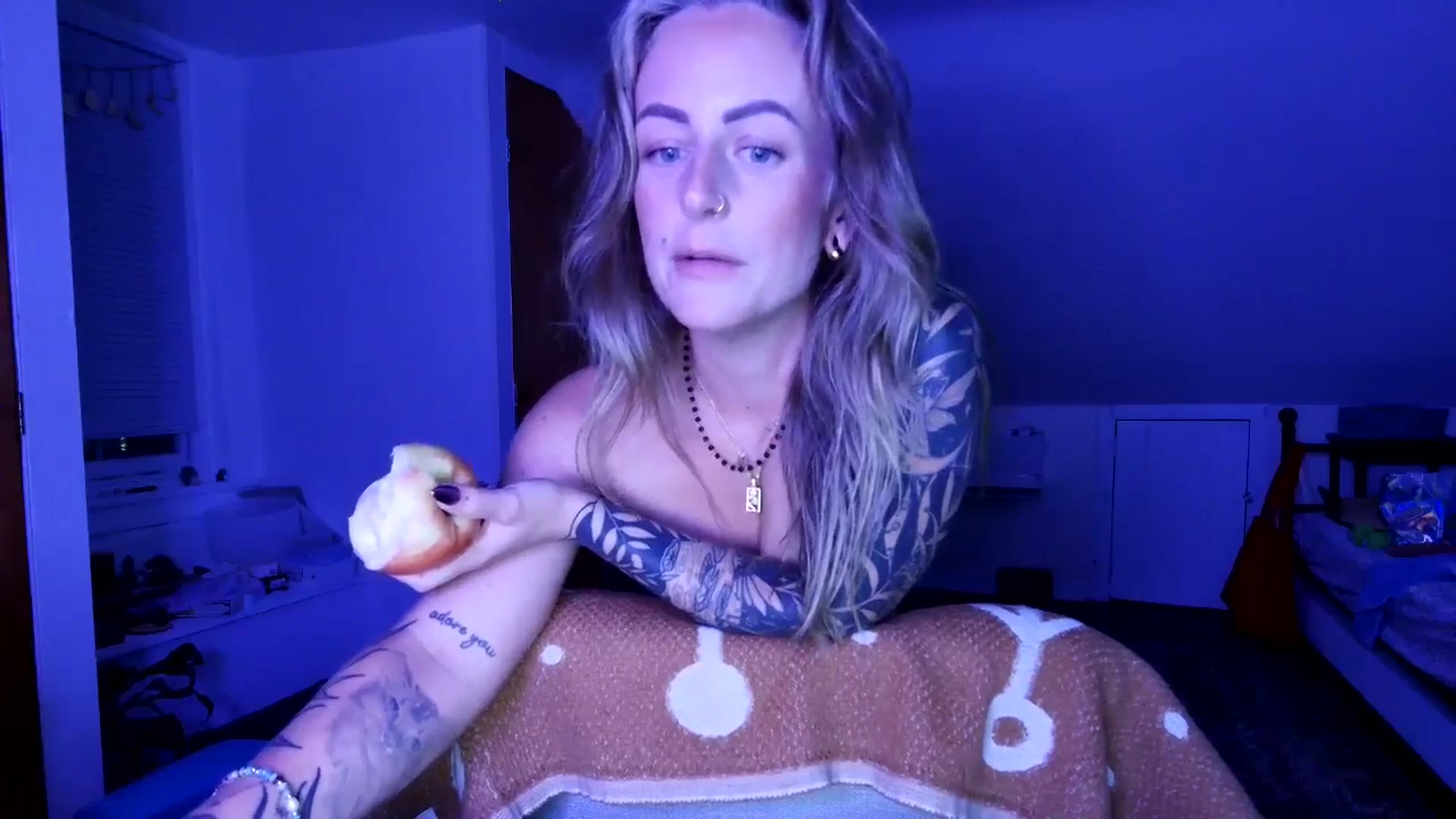 Gallery image thumbnail from Lena_bee's myfreecams stream on, 06/08/2025, 03:43 image 3 of 20