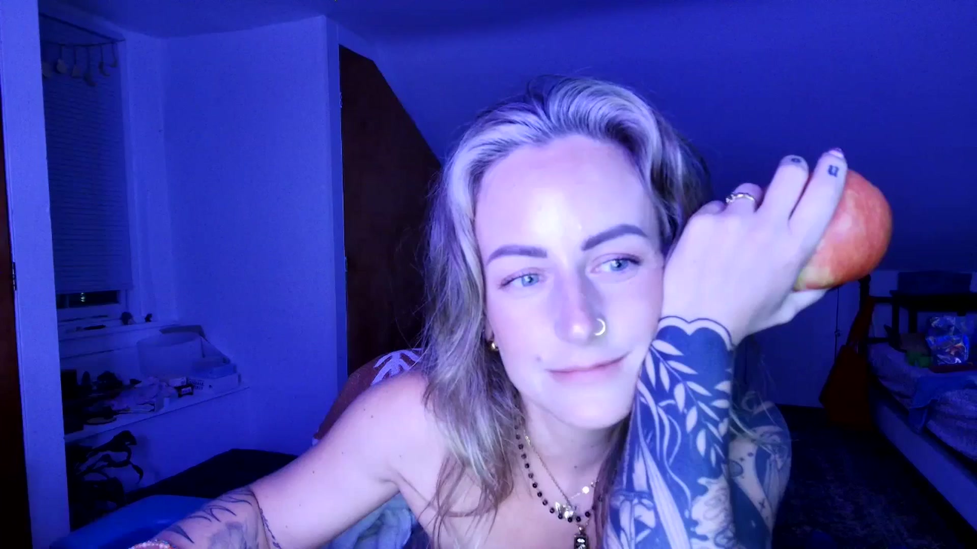 Gallery image thumbnail from Lena_bee's myfreecams stream on, 06/08/2025, 03:43 image 1 of 20