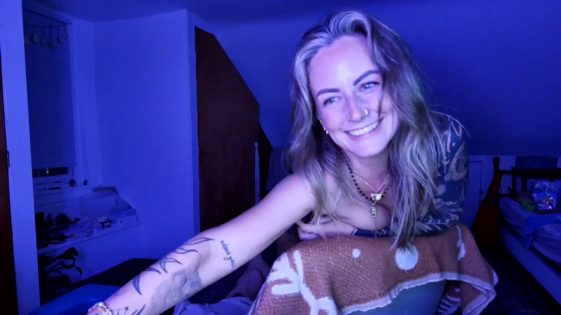 Gallery image thumbnail from Lena_bee's myfreecams stream on, 06/08/2025, 03:43 image 13 of 20
