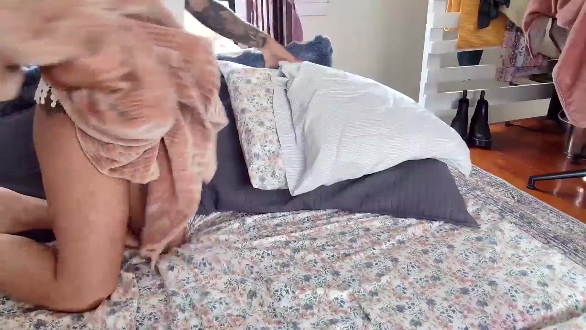 Gallery image thumbnail from Lena_bee's myfreecams stream on, 07/02/2025, 17:56 image 8 of 20