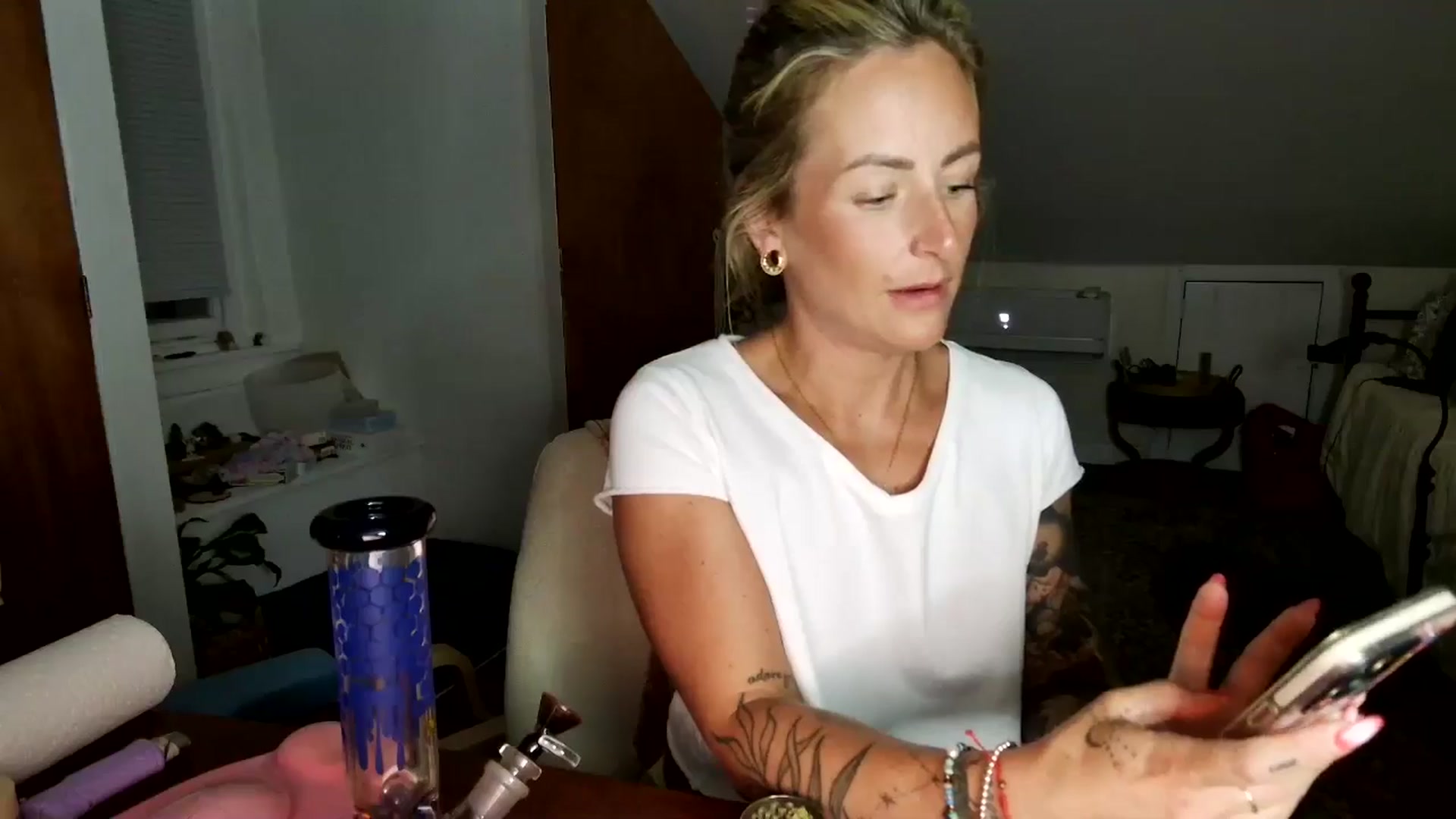 Gallery image thumbnail from Lena_bee's myfreecams stream on, 07/12/2025, 04:34 image 18 of 20