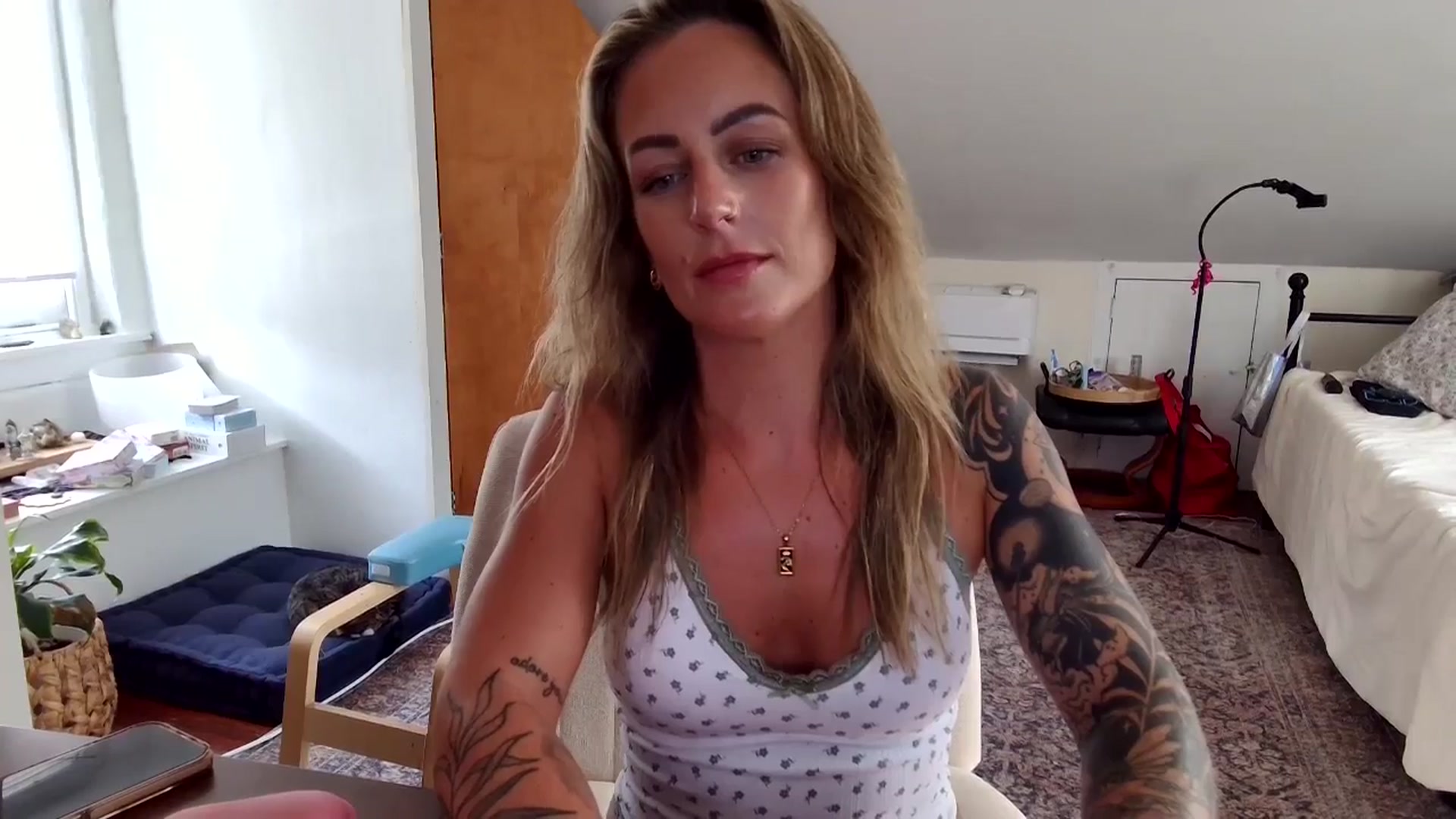Gallery image thumbnail from Lena_bee's myfreecams stream on, 07/18/2025, 20:57 image 10 of 20