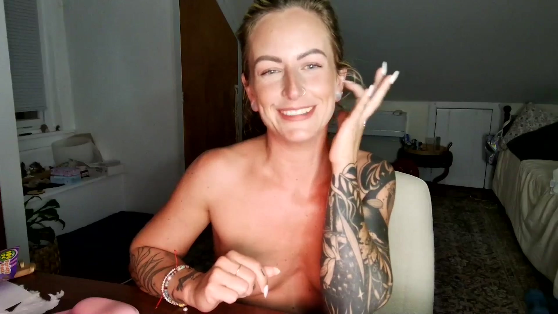 Gallery image thumbnail from Lena_bee's myfreecams stream on, 07/26/2025, 04:38 image 18 of 20