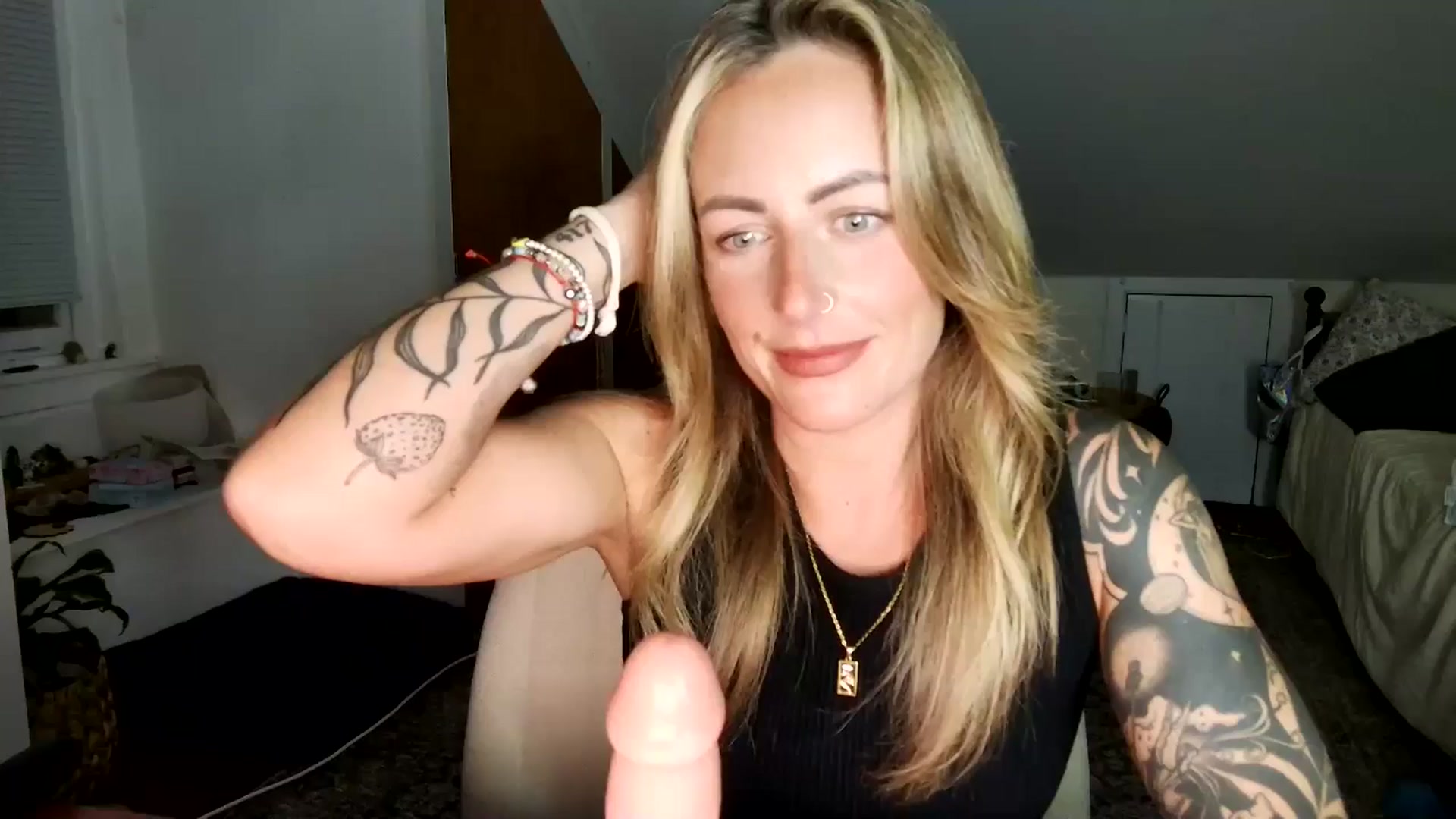 Gallery image thumbnail from Lena_bee's myfreecams stream on, 07/27/2025, 03:51 image 6 of 20