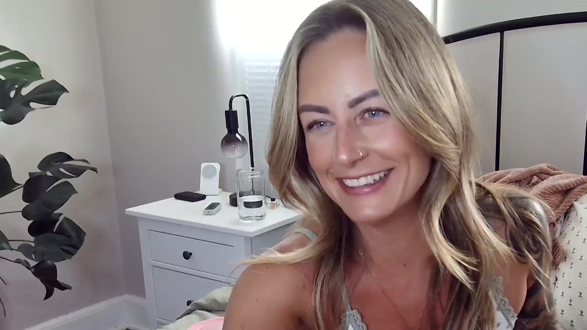 Gallery image thumbnail from Lena_bee's myfreecams stream on, 08/15/2025, 24:08 image 1 of 20