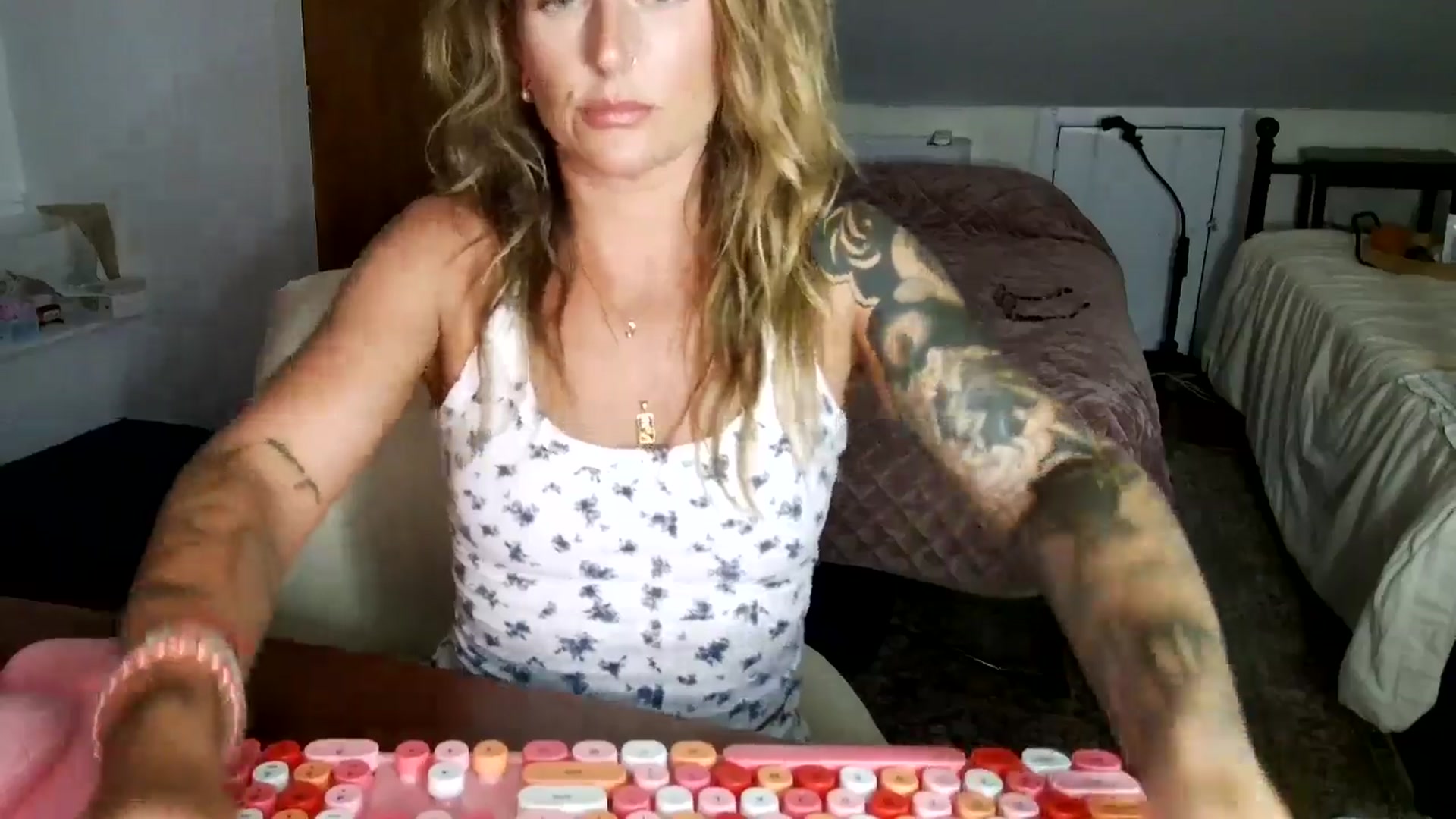 Gallery image thumbnail from Lena_bee's myfreecams stream on, 08/22/2025, 03:25 image 2 of 20