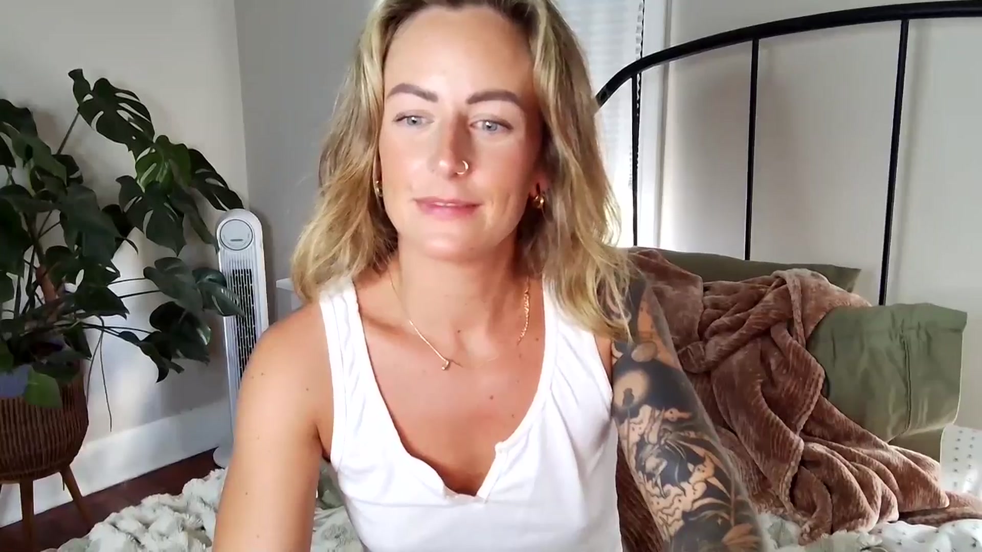 Gallery image thumbnail from Lena_bee's myfreecams stream on, 08/25/2025, 19:02 image 18 of 20
