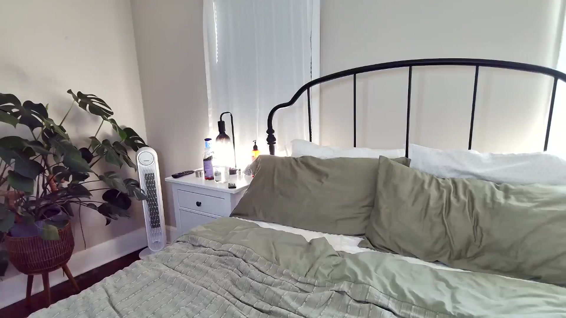 Gallery image thumbnail from Lena_bee's myfreecams stream on, 08/29/2025, 20:19 image 14 of 20