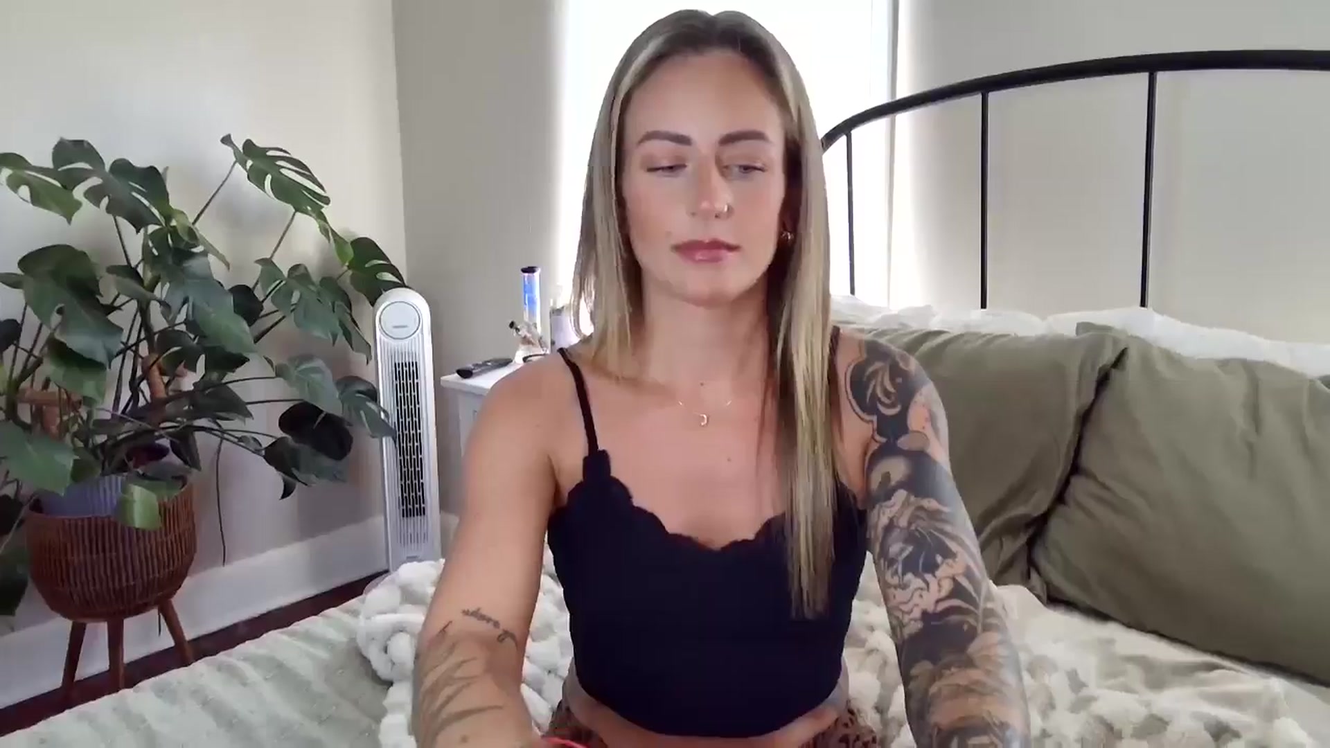 Gallery image thumbnail from Lena_bee's myfreecams stream on, 08/30/2025, 18:48 image 10 of 20
