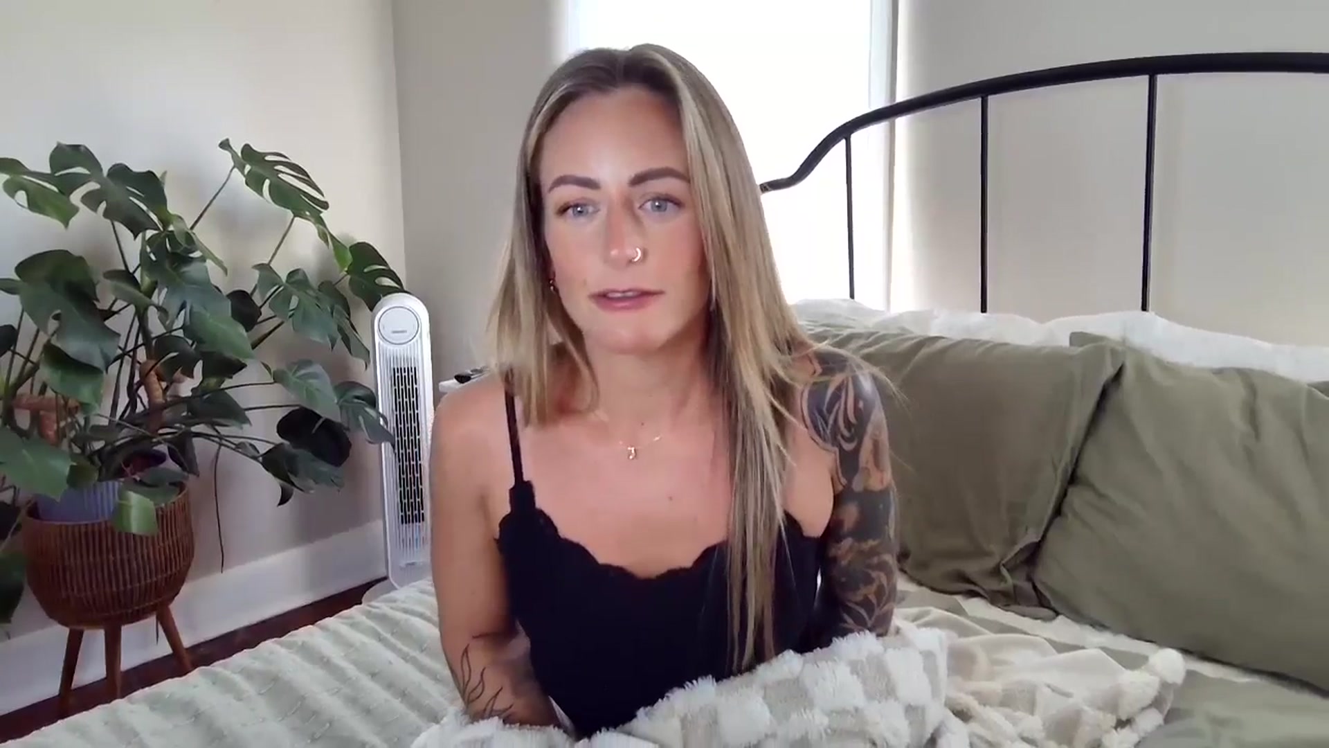 Gallery image thumbnail from Lena_bee's myfreecams stream on, 08/30/2025, 20:31 image 2 of 20