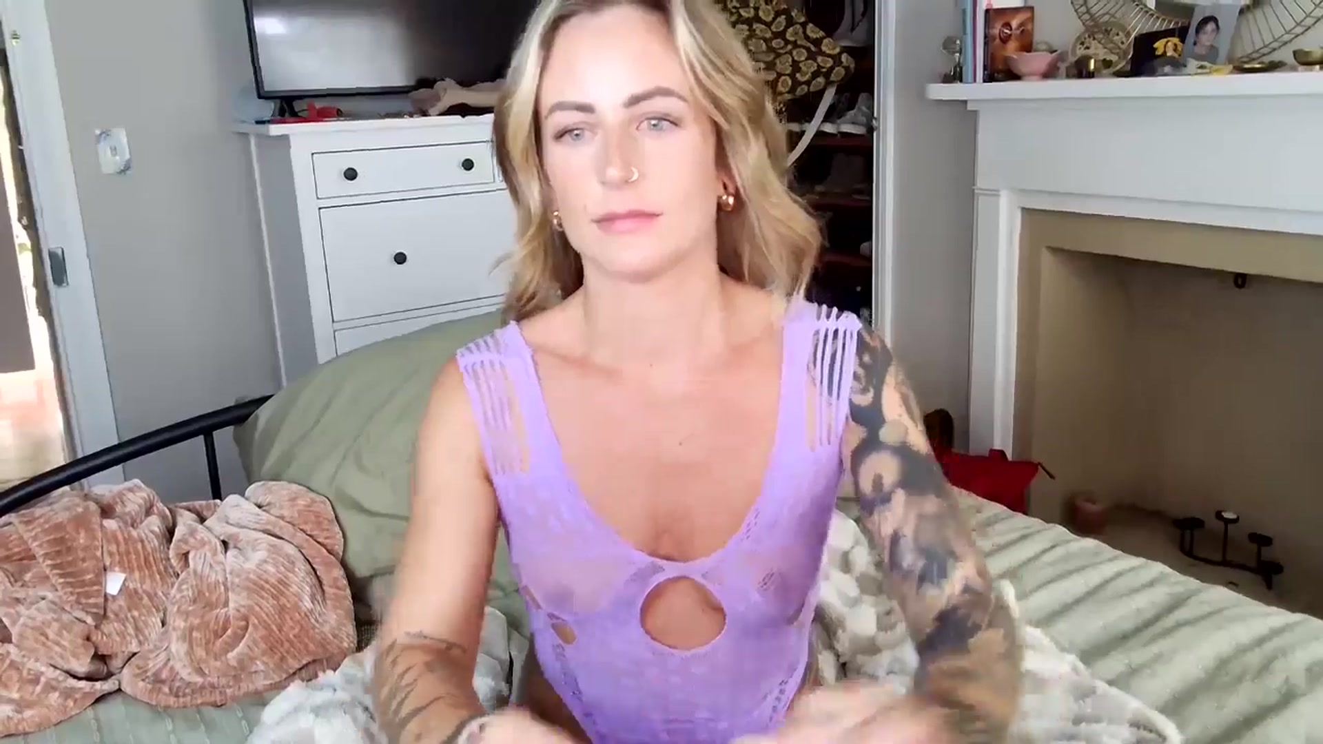 Gallery image thumbnail from Lena_bee's myfreecams stream on, 09/05/2025, 21:51 image 7 of 20