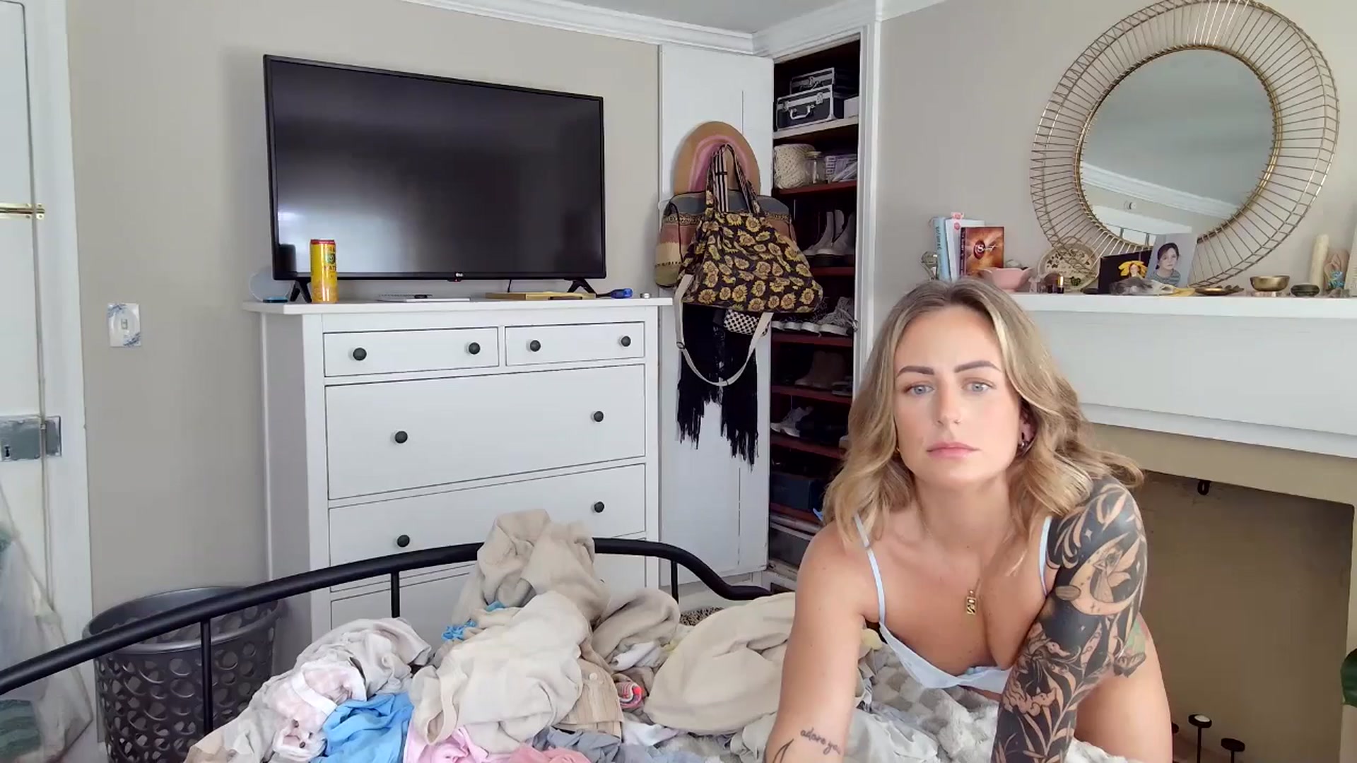Gallery image thumbnail from Lena_bee's myfreecams stream on, 09/19/2025, 16:58 image 10 of 20