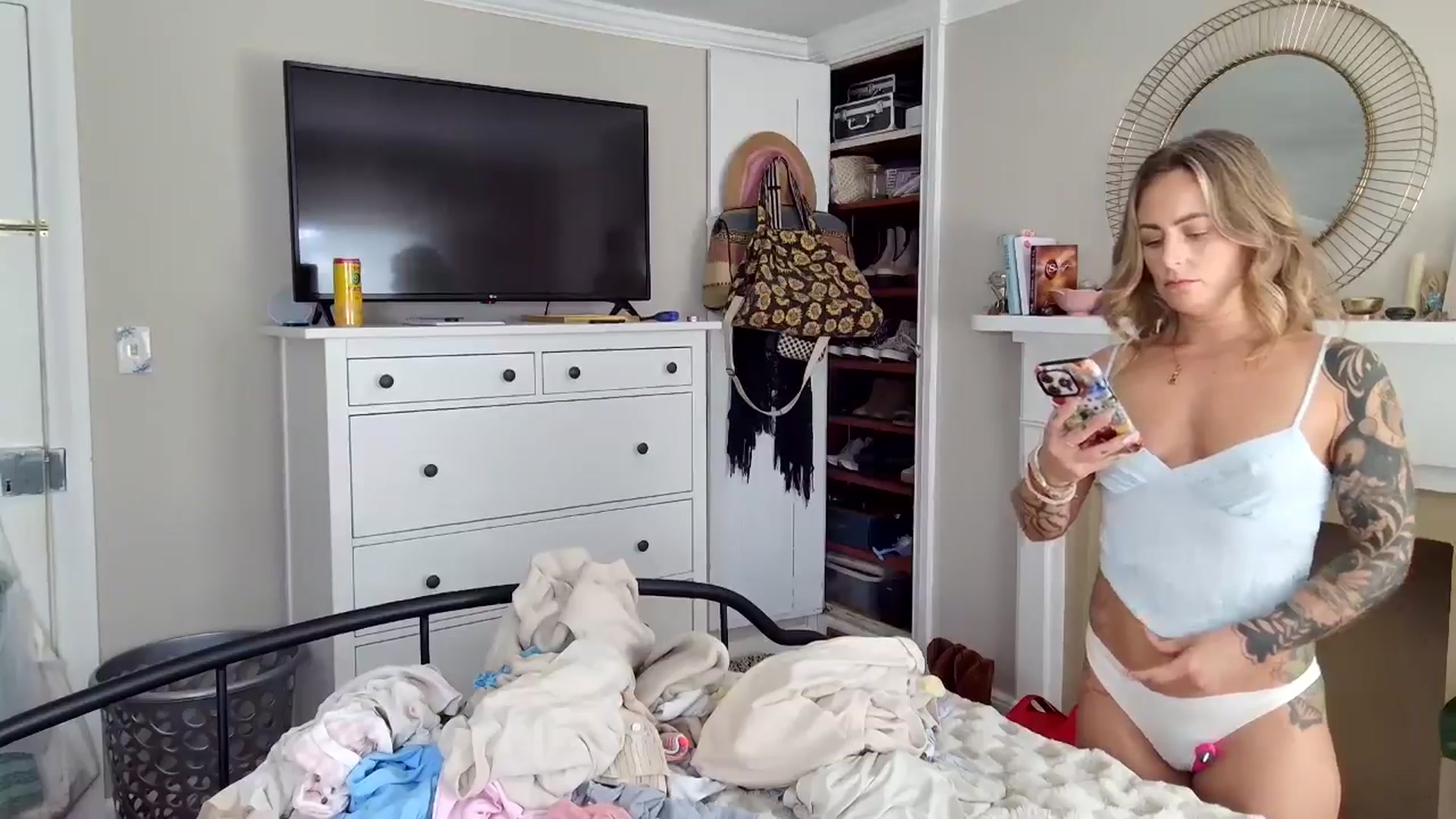 Gallery image thumbnail from Lena_bee's myfreecams stream on, 09/19/2025, 16:58 image 12 of 20
