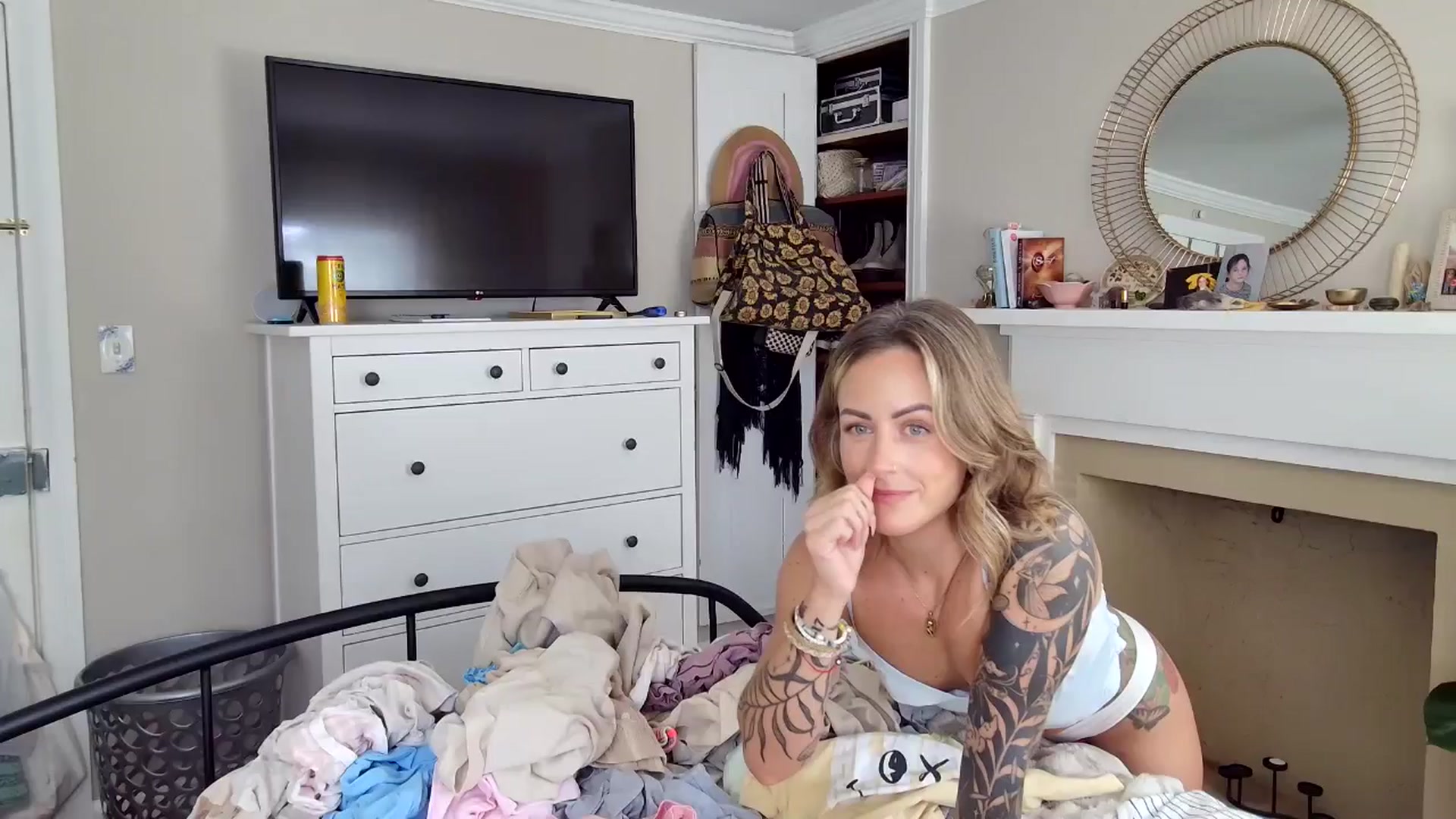 Gallery image thumbnail from Lena_bee's myfreecams stream on, 09/19/2025, 16:58 image 1 of 20