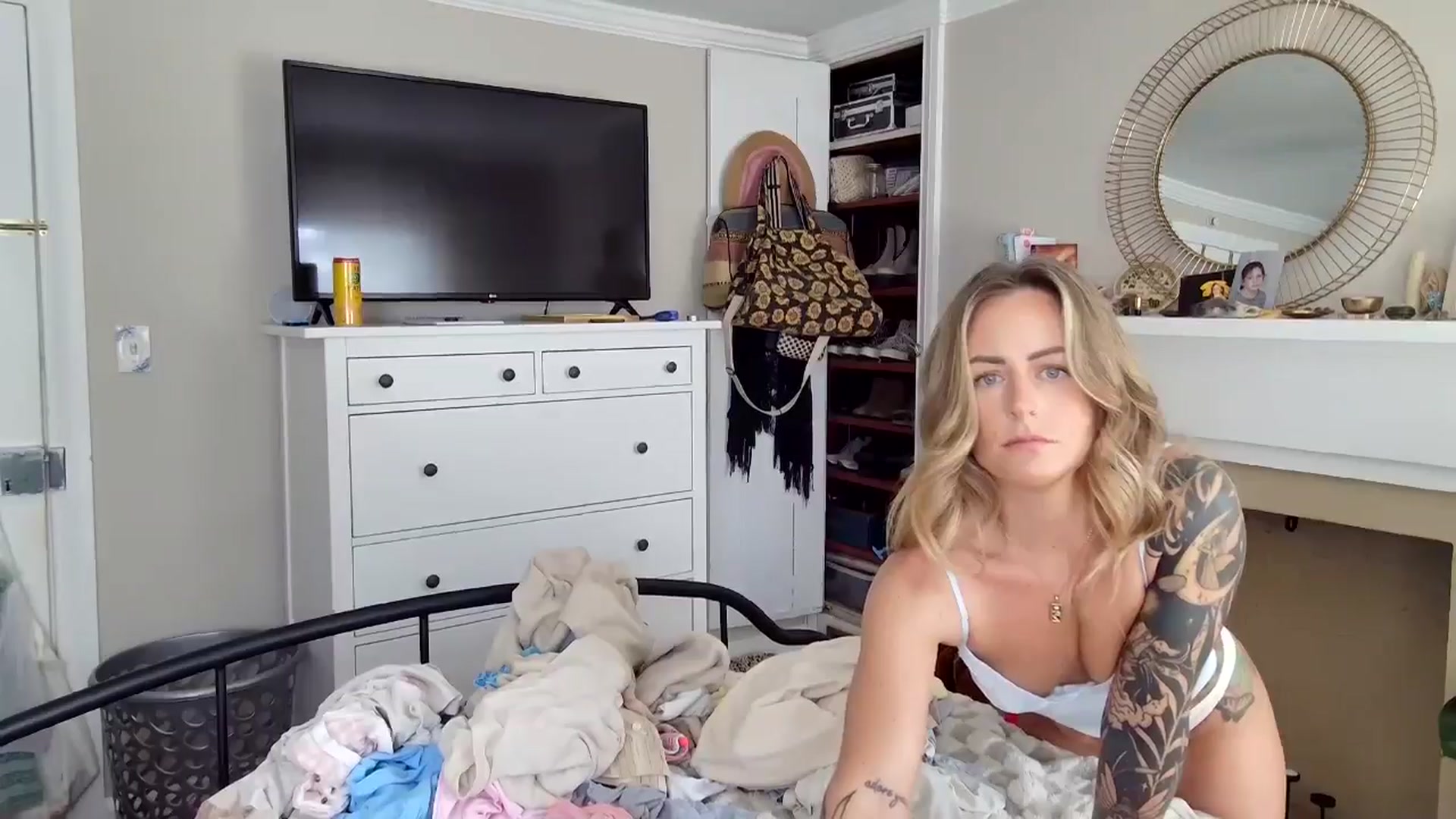Gallery image thumbnail from Lena_bee's myfreecams stream on, 09/19/2025, 16:58 image 11 of 20