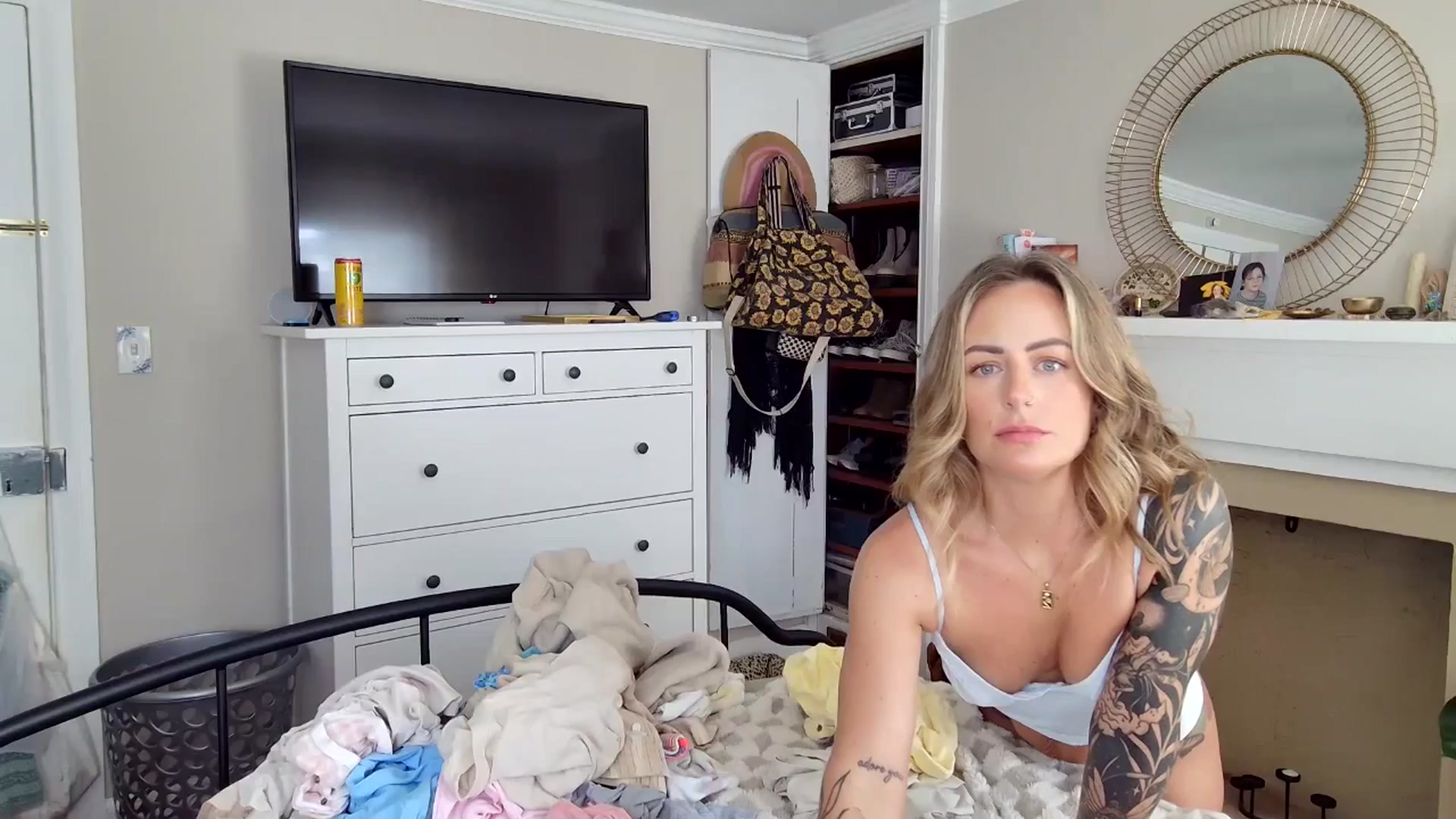 Gallery image thumbnail from Lena_bee's myfreecams stream on, 09/19/2025, 16:58 image 14 of 20