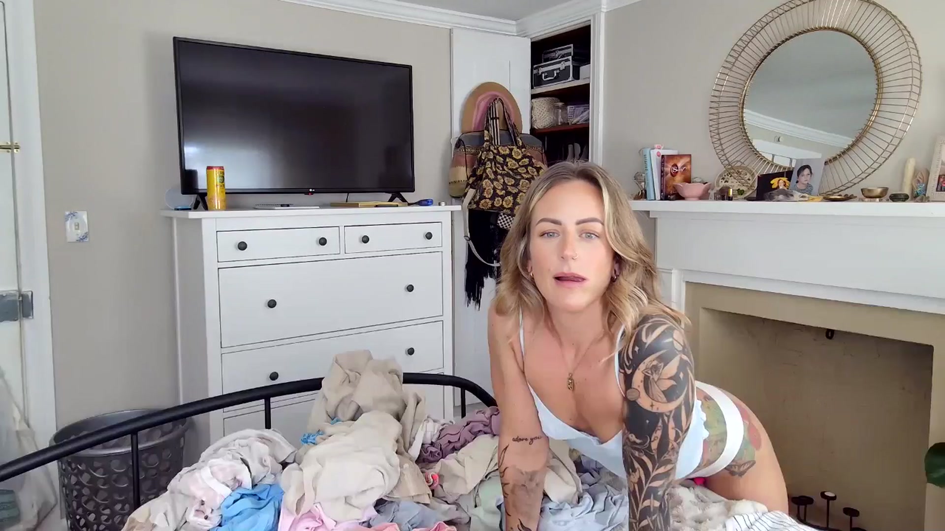 Gallery image thumbnail from Lena_bee's myfreecams stream on, 09/19/2025, 16:58 image 2 of 20