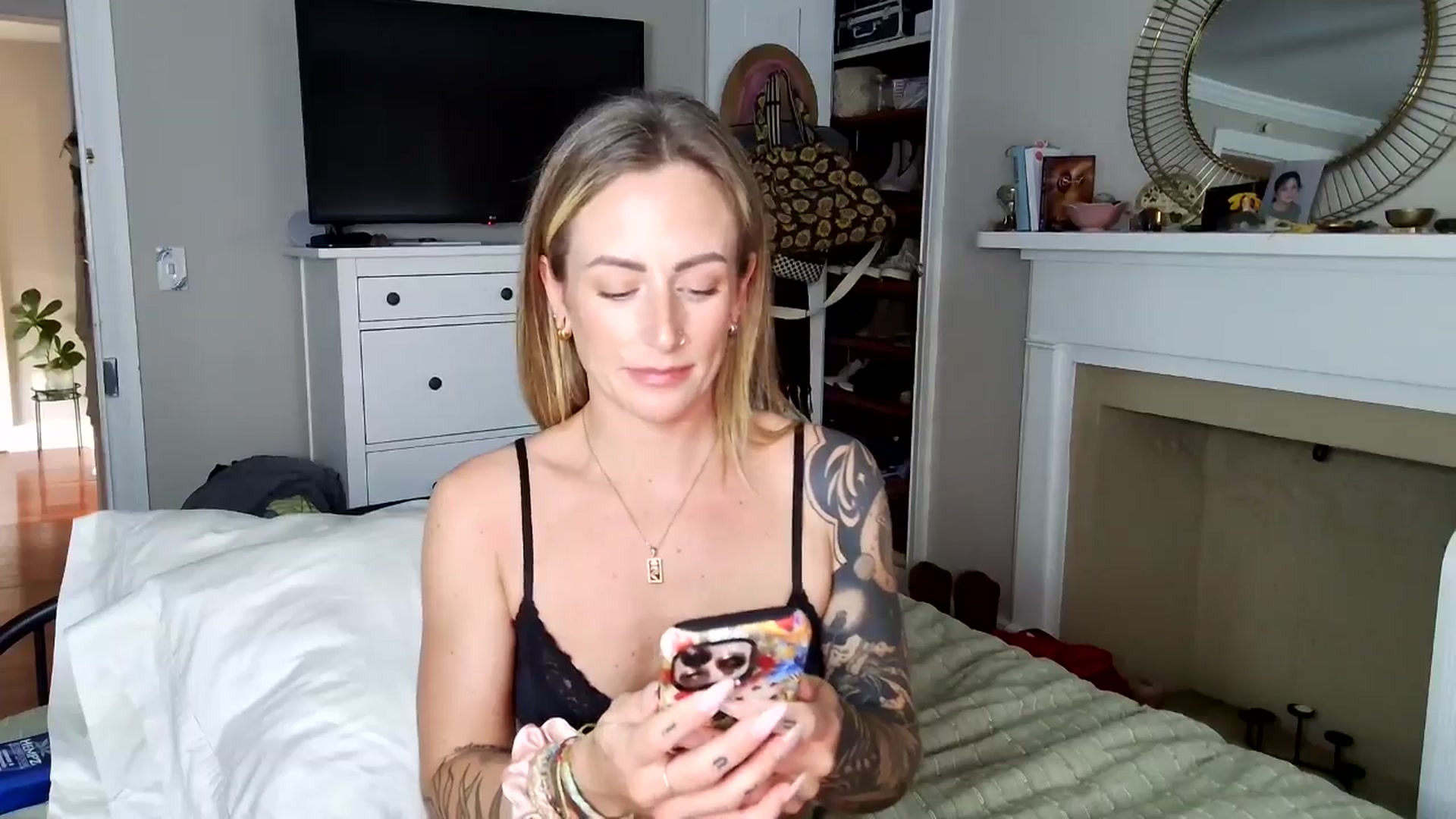 Gallery image thumbnail from Lena_bee's myfreecams stream on, 09/26/2025, 21:51 image 19 of 20
